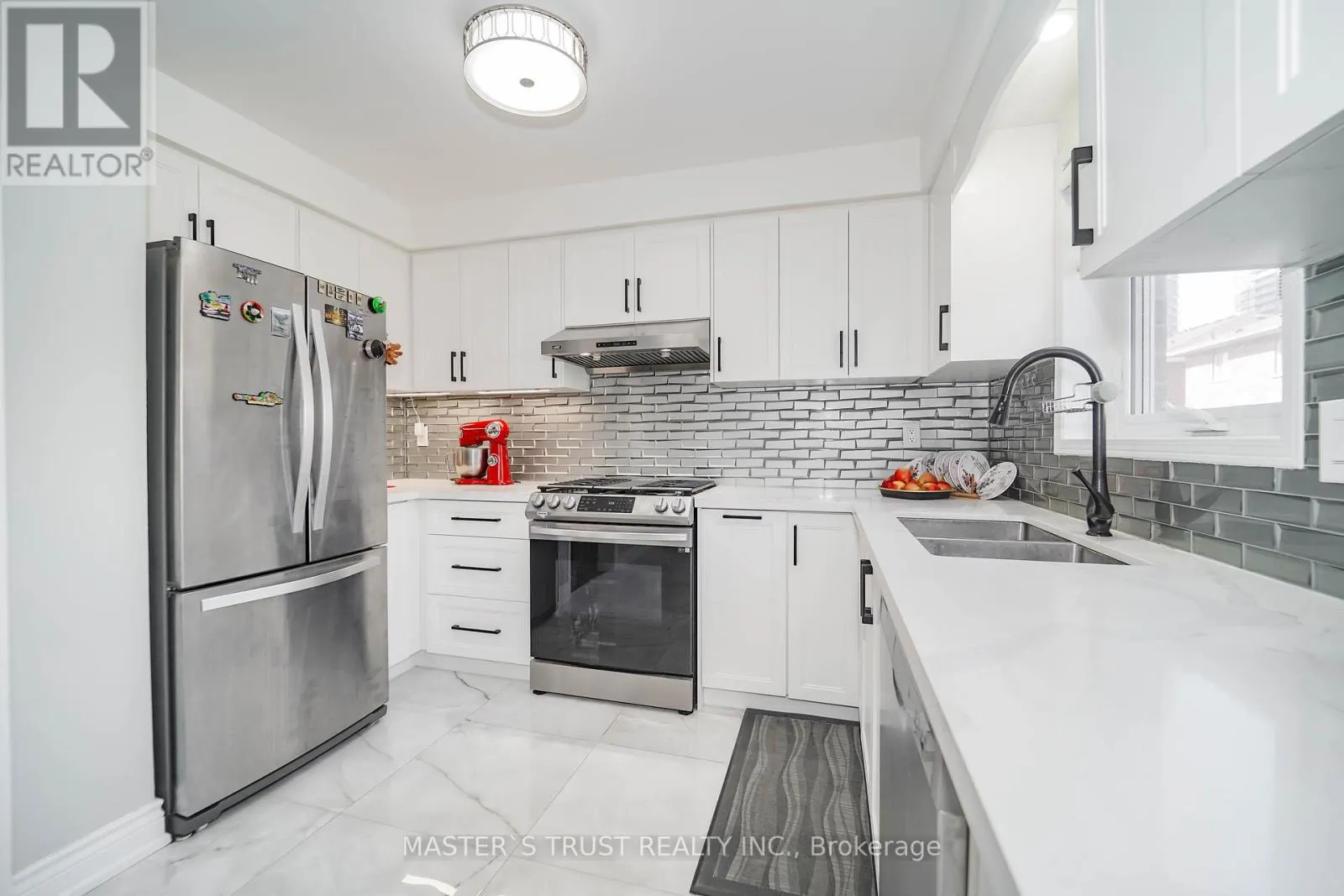 40 ROCHEFORT DRIVE
