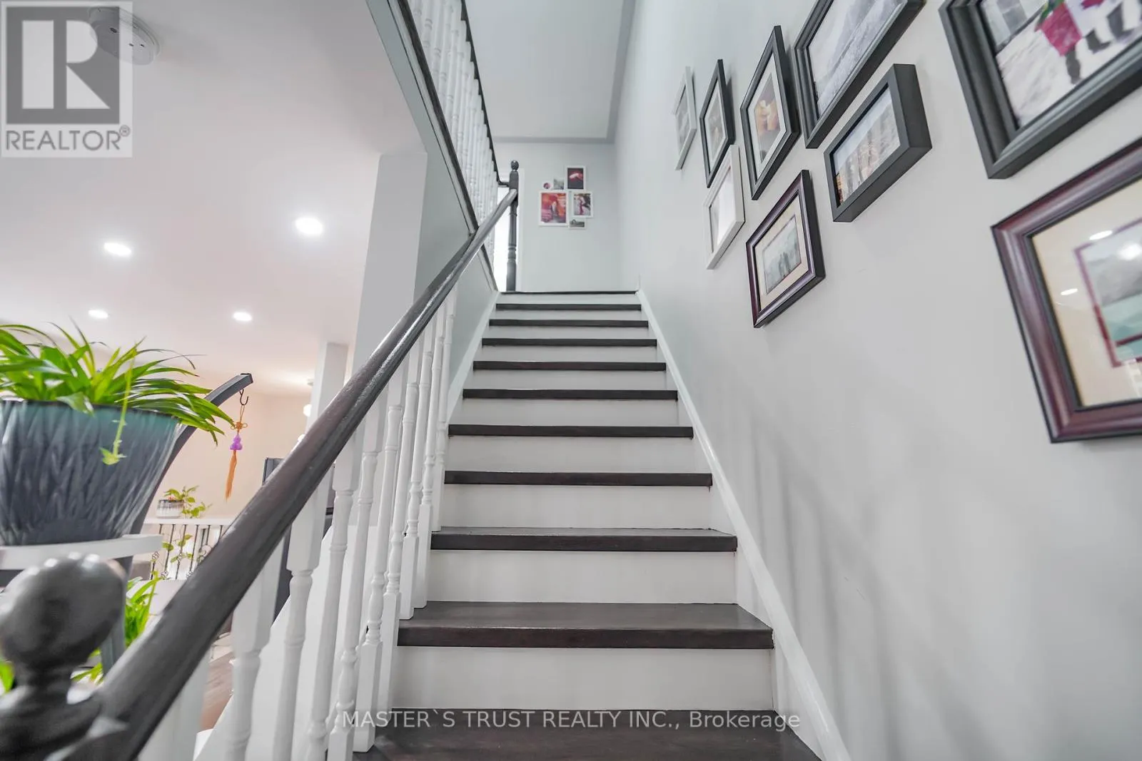 40 ROCHEFORT DRIVE