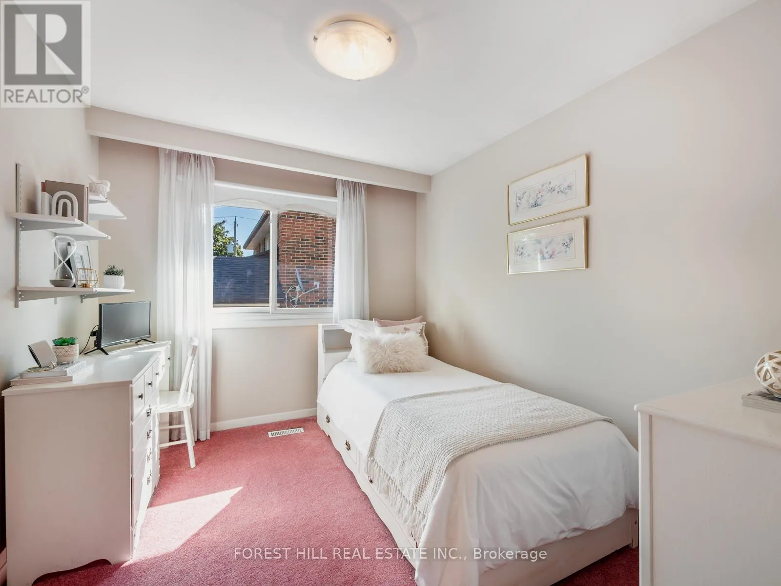 16 OLDBOROUGH CIRCLE