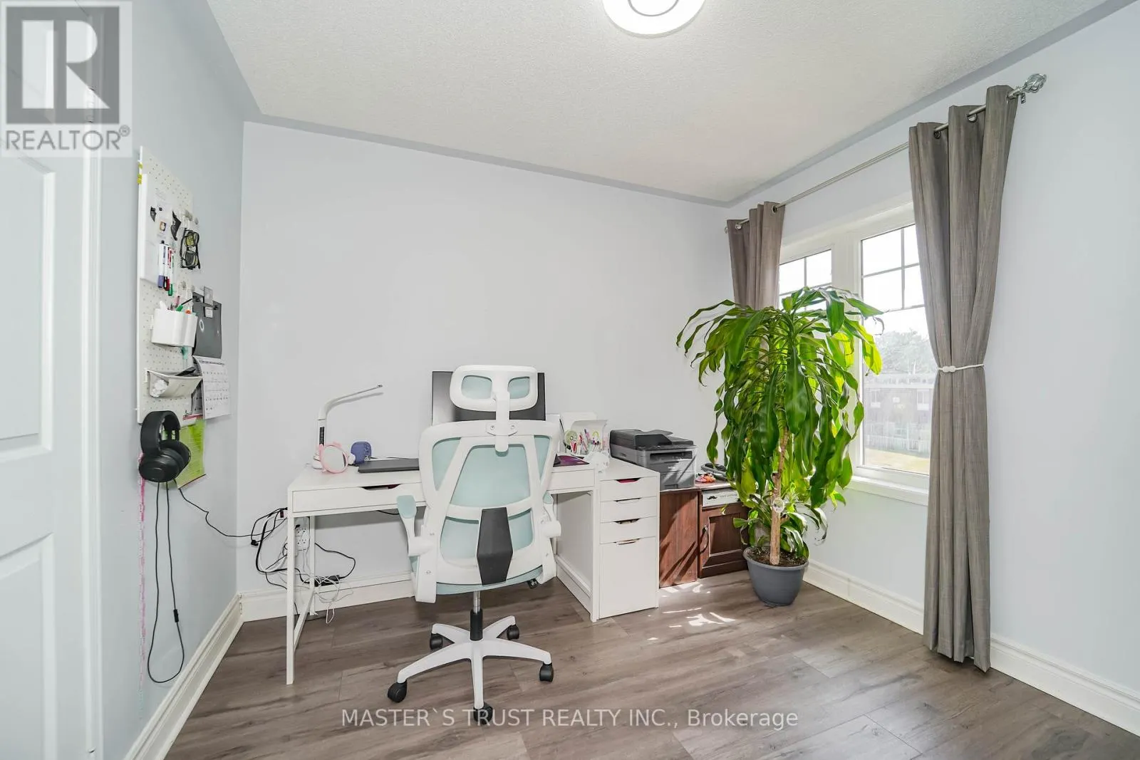 40 ROCHEFORT DRIVE