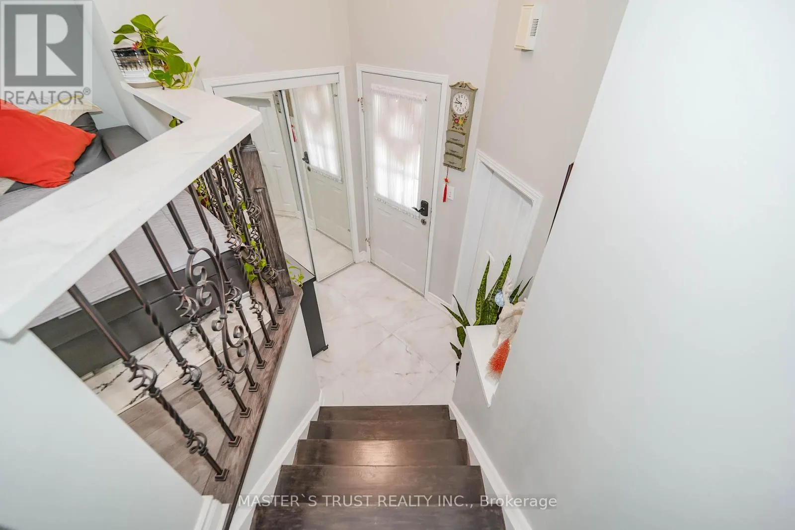 40 ROCHEFORT DRIVE