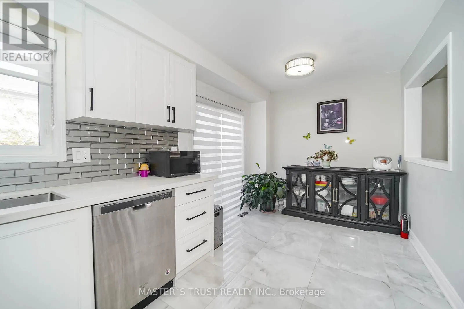 40 ROCHEFORT DRIVE