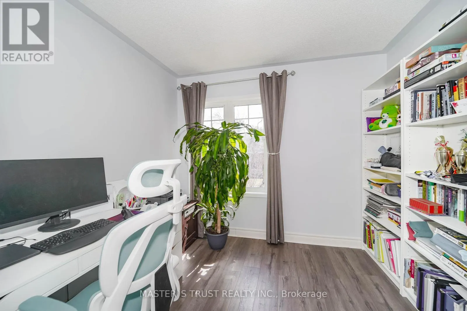 40 ROCHEFORT DRIVE