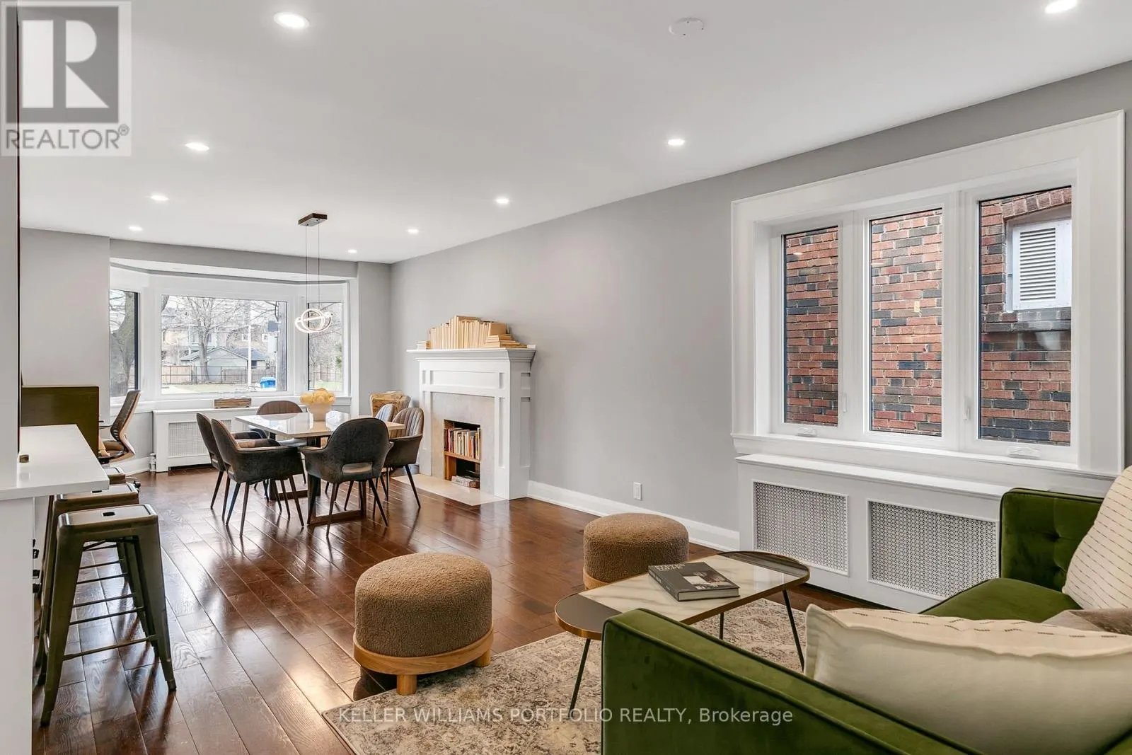 229 MANOR ROAD E