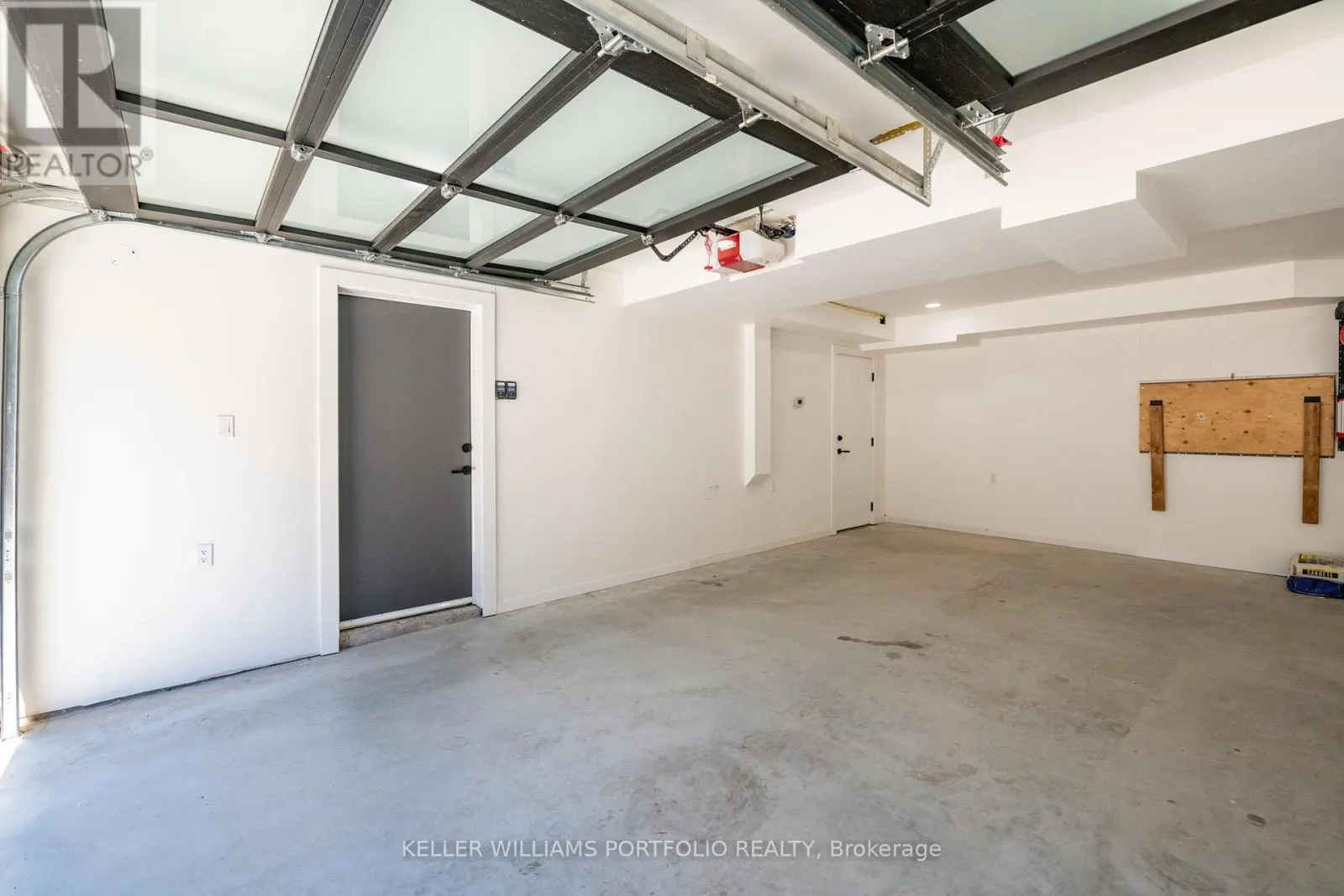 229 MANOR ROAD E