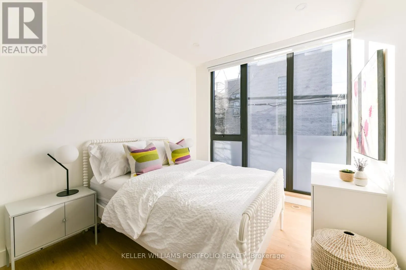 229 MANOR ROAD E