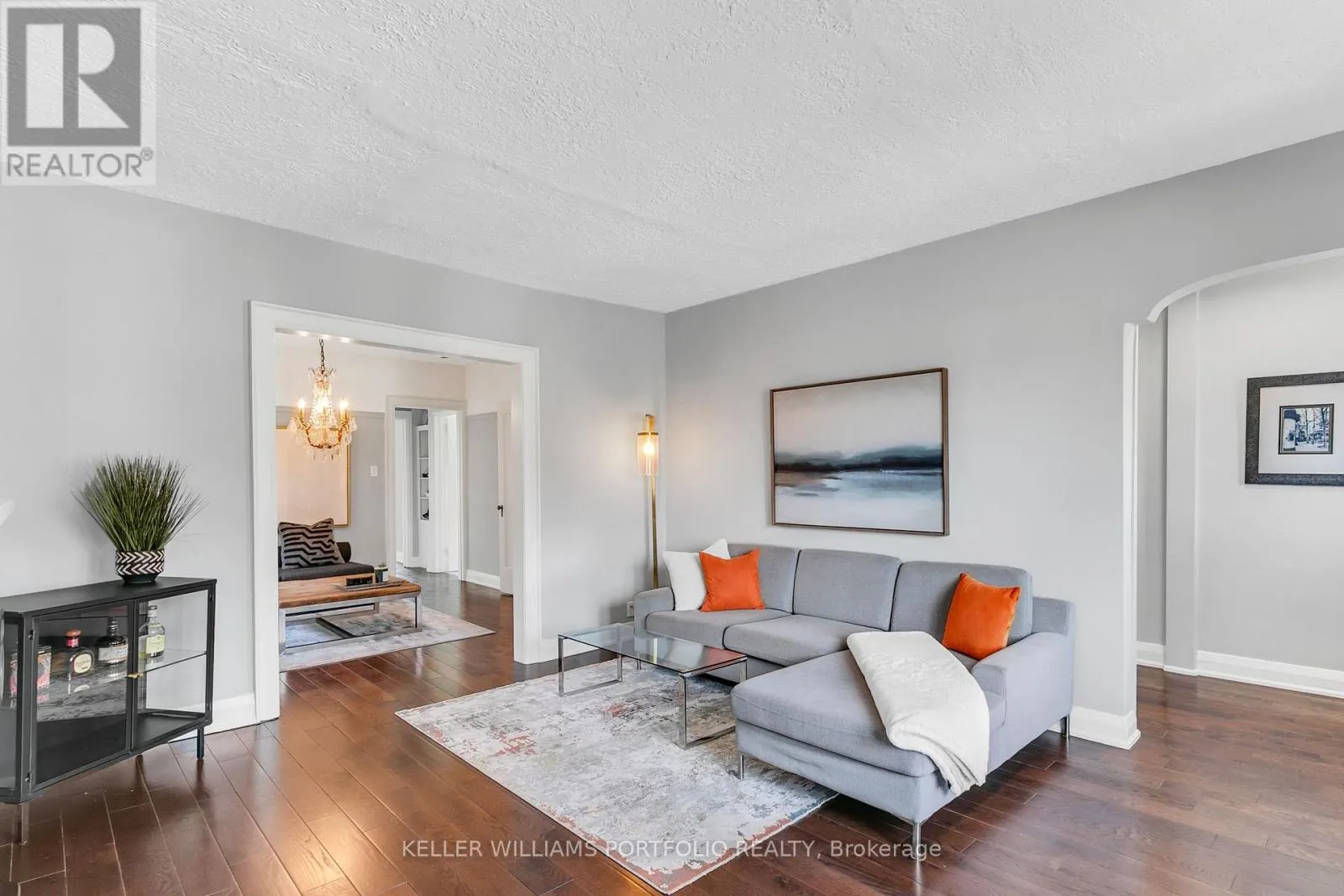 229 MANOR ROAD E