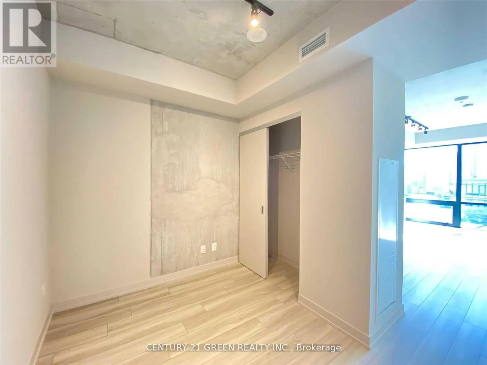 204 - 458 RICHMOND STREET W