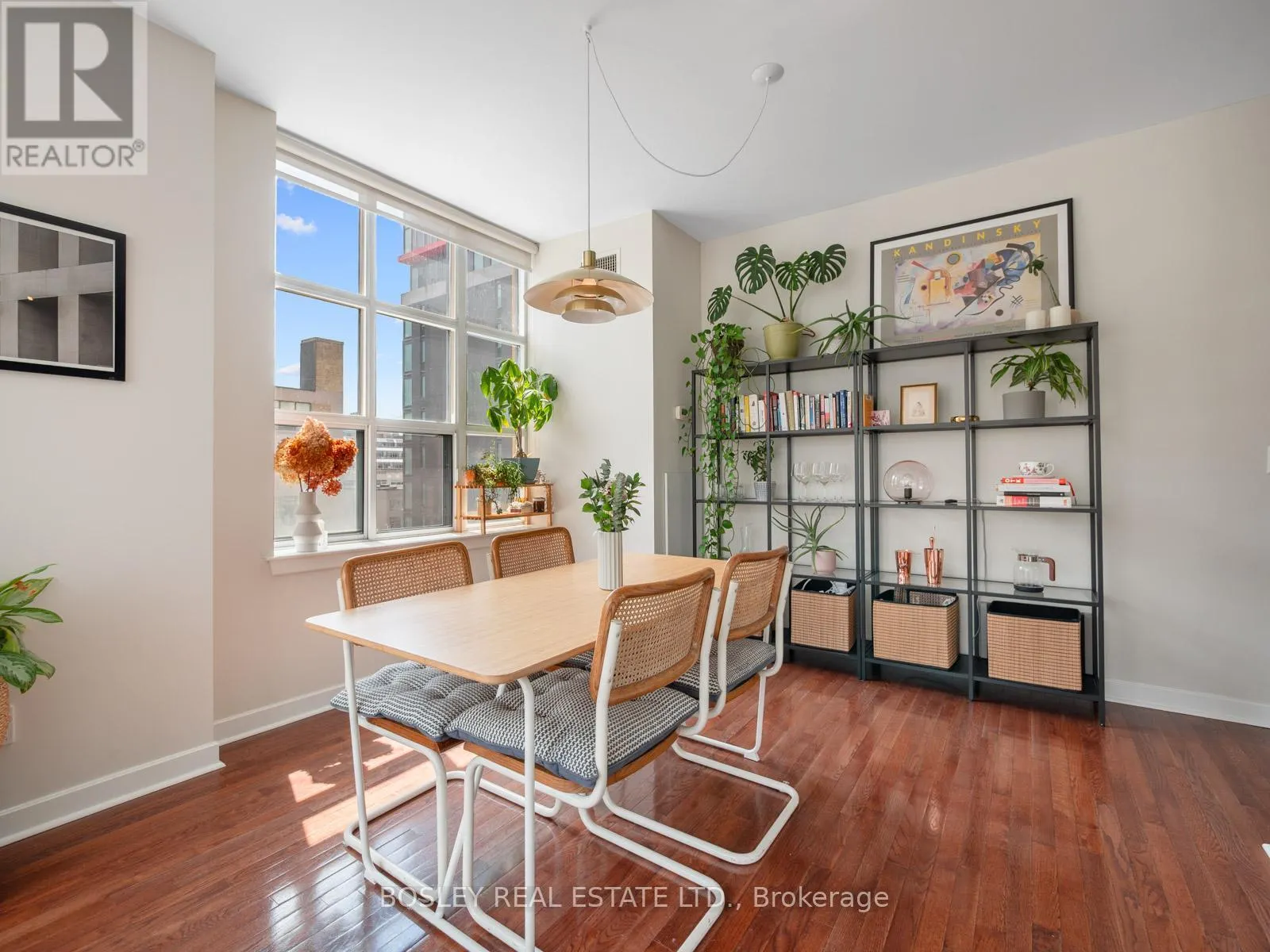 715 - 438 RICHMOND STREET W