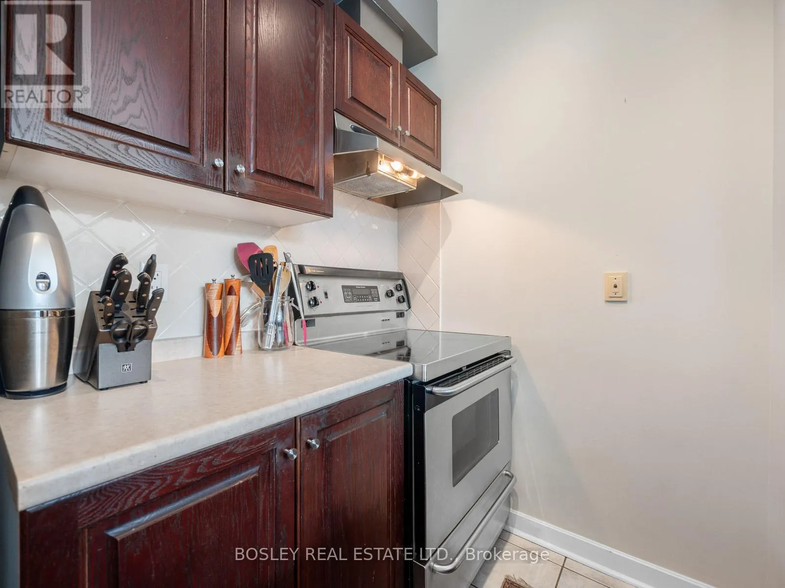 715 - 438 RICHMOND STREET W