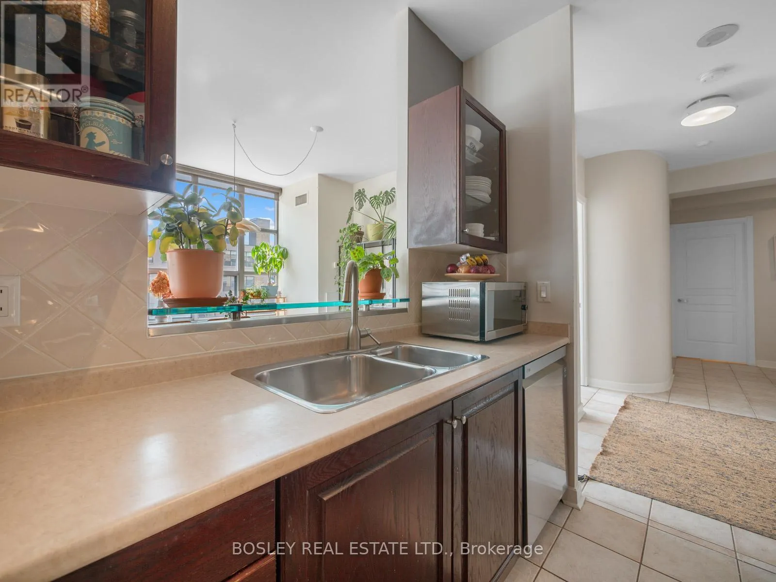 715 - 438 RICHMOND STREET W