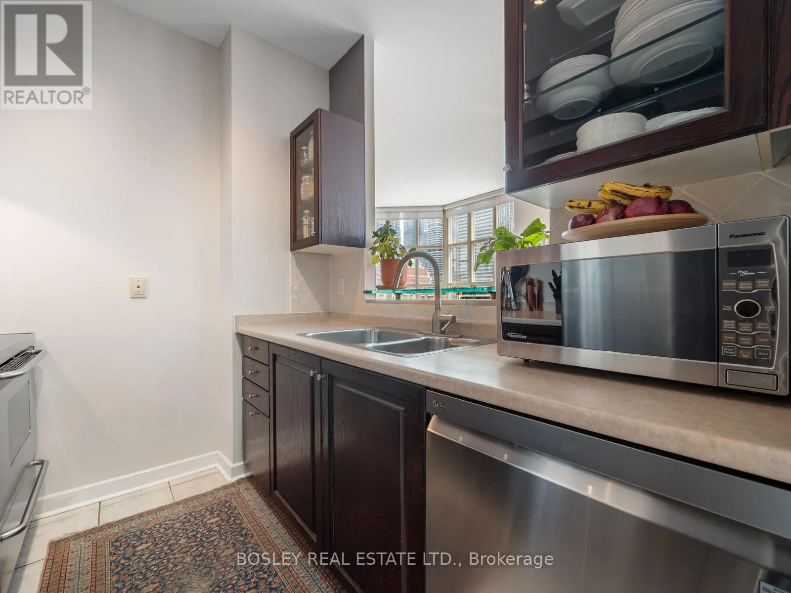 715 - 438 RICHMOND STREET W