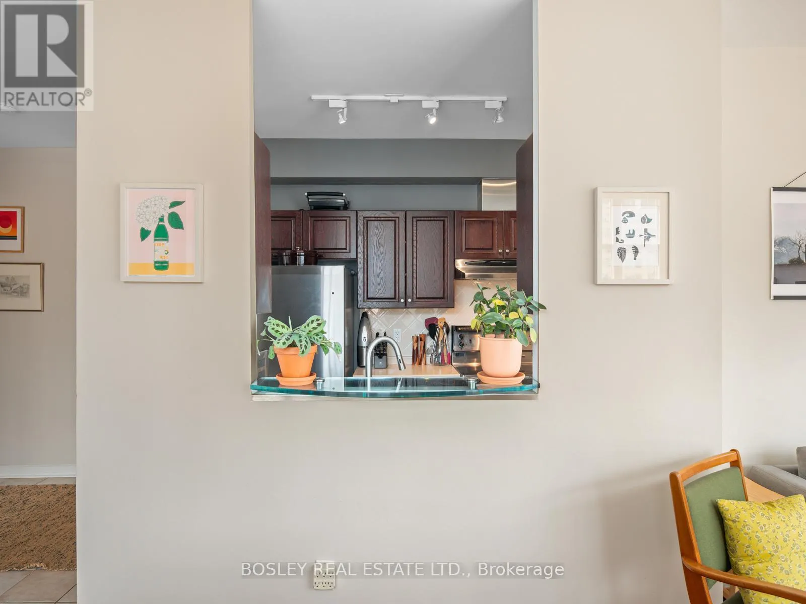 715 - 438 RICHMOND STREET W