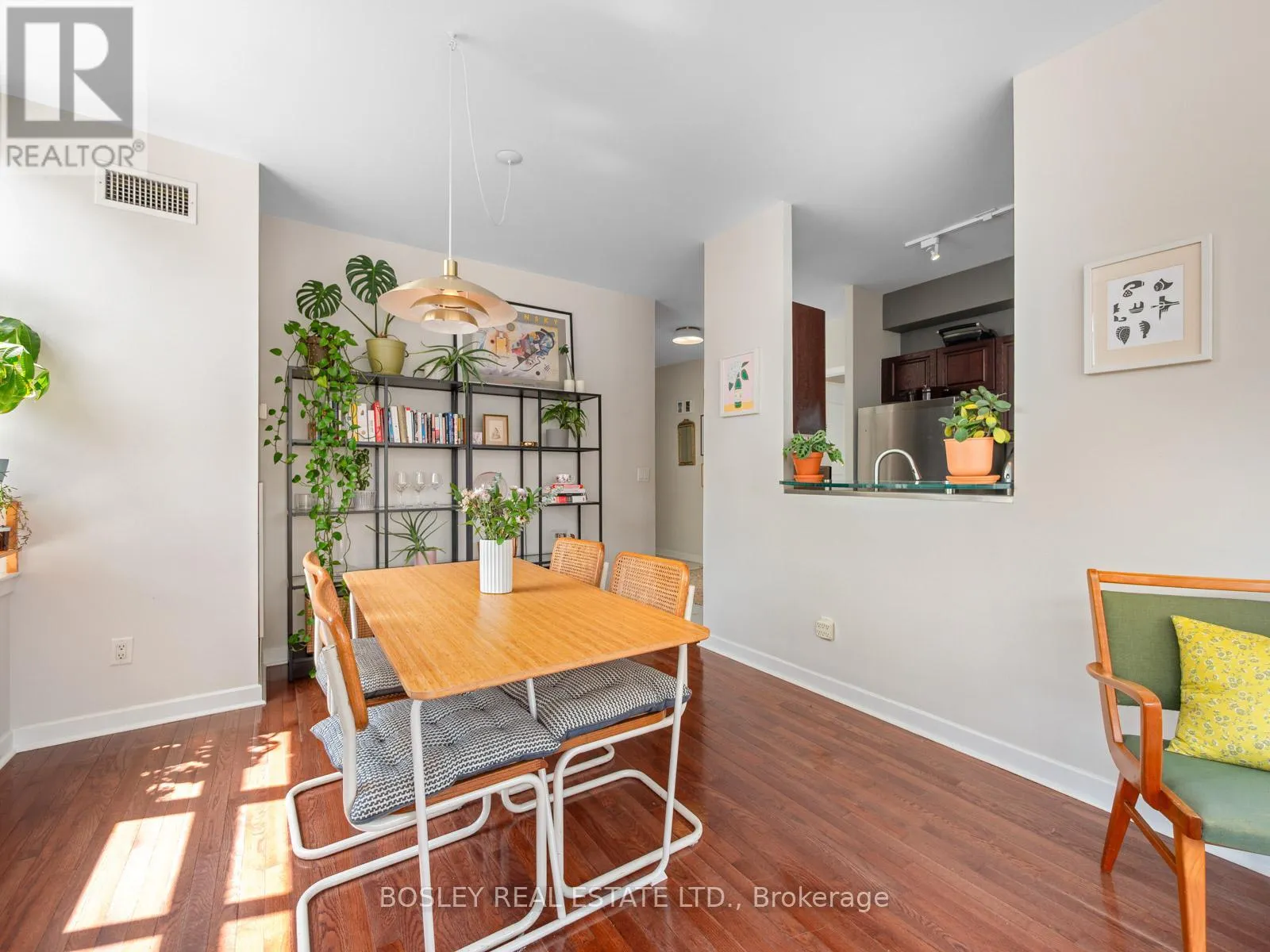 715 - 438 RICHMOND STREET W