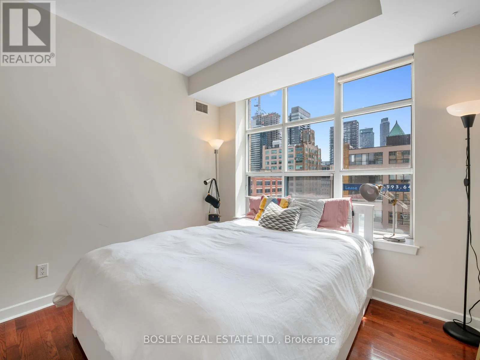 715 - 438 RICHMOND STREET W