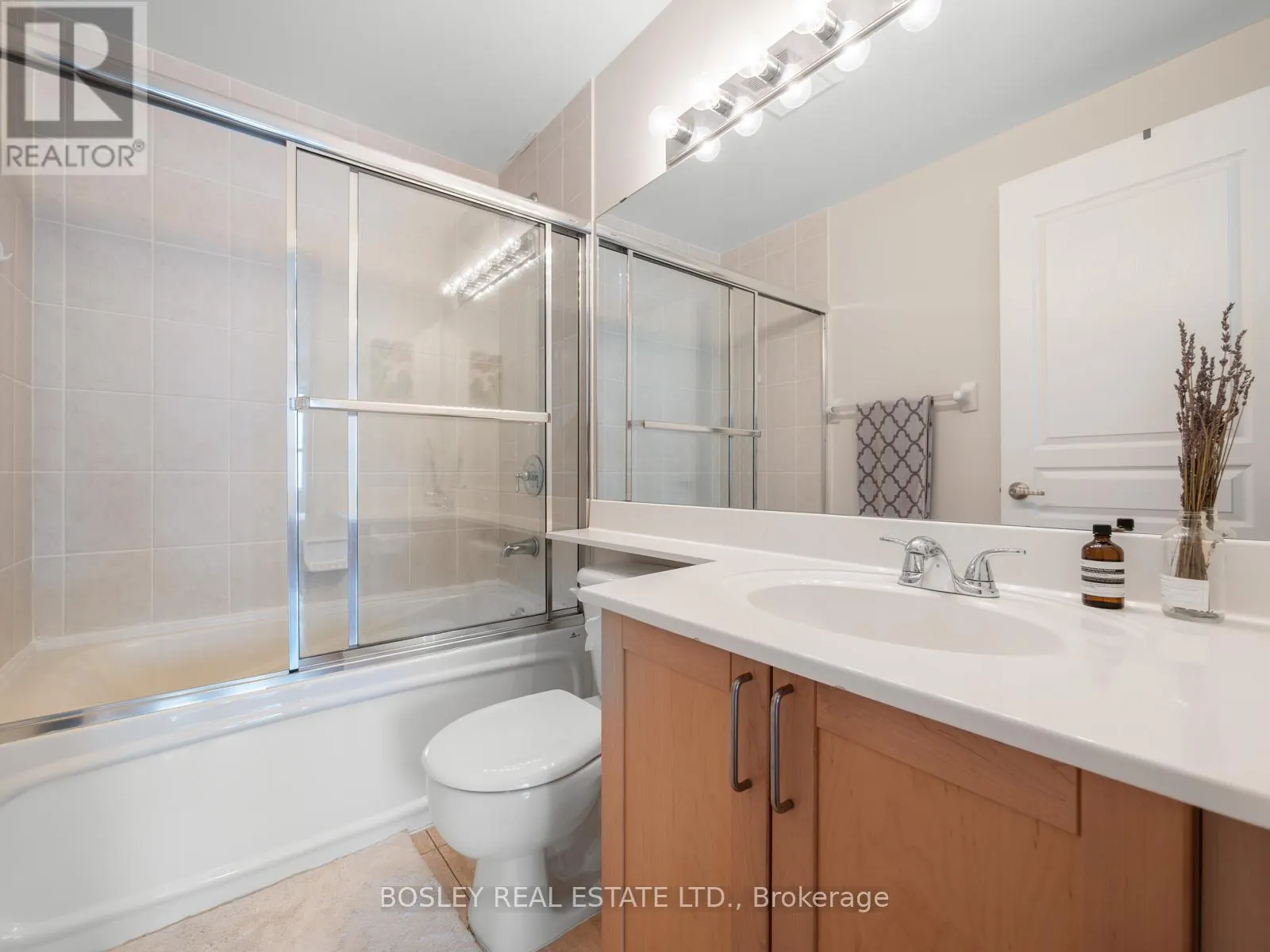 715 - 438 RICHMOND STREET W