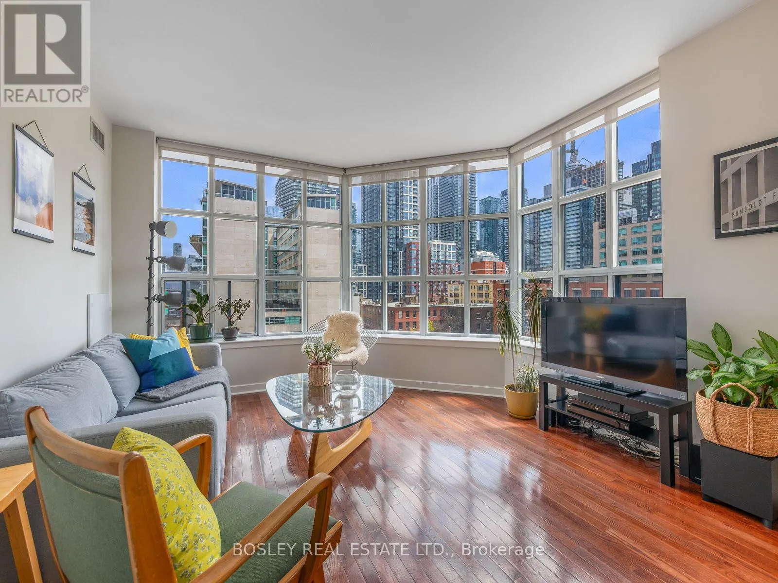 715 - 438 RICHMOND STREET W