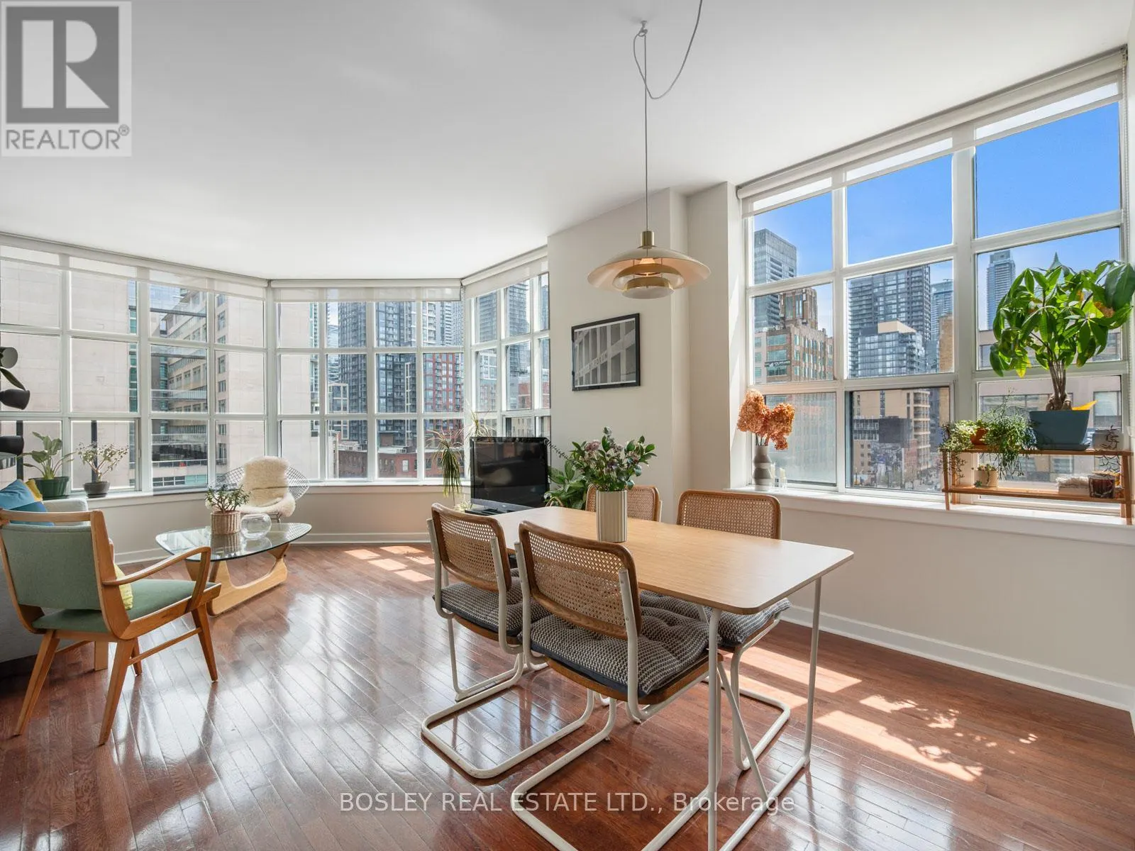 715 - 438 RICHMOND STREET W