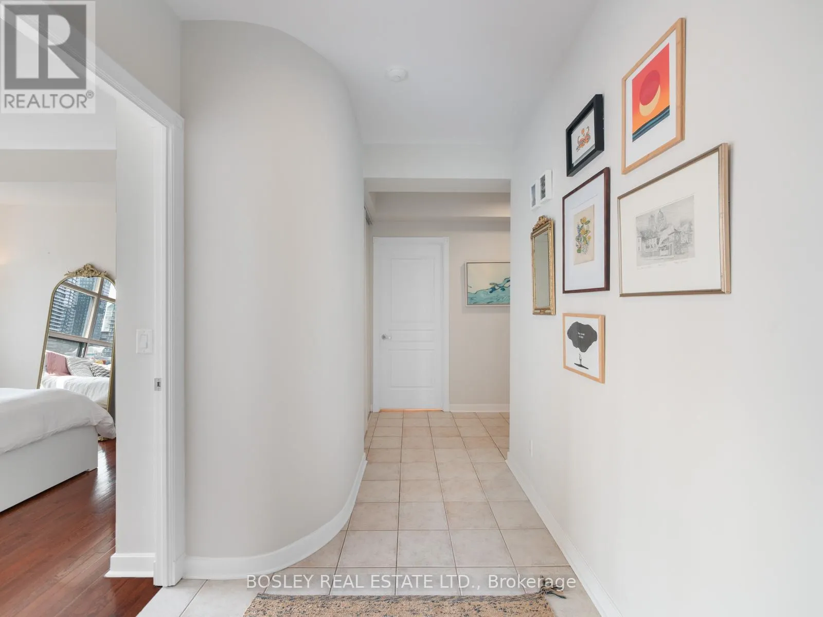 715 - 438 RICHMOND STREET W