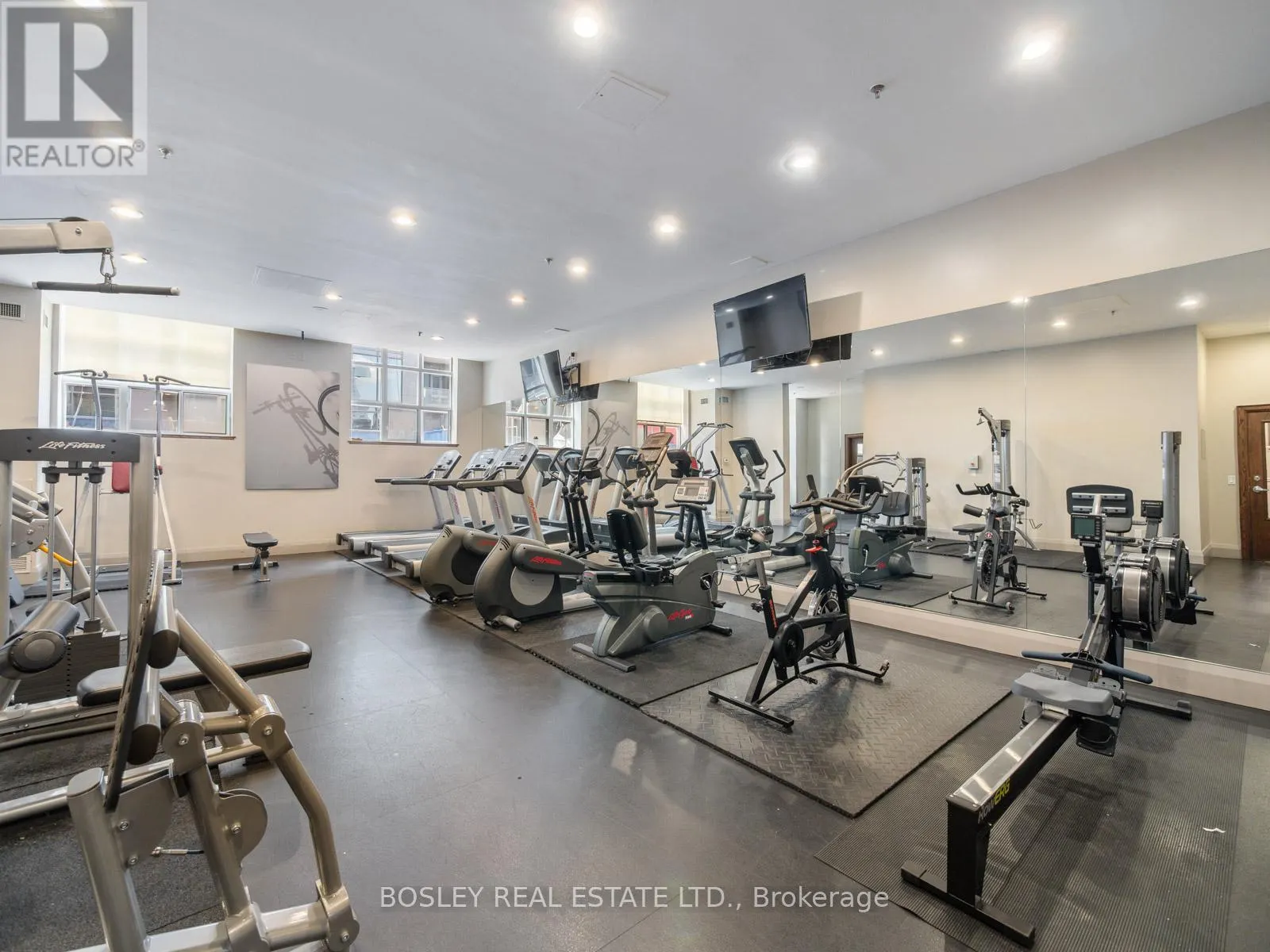 715 - 438 RICHMOND STREET W