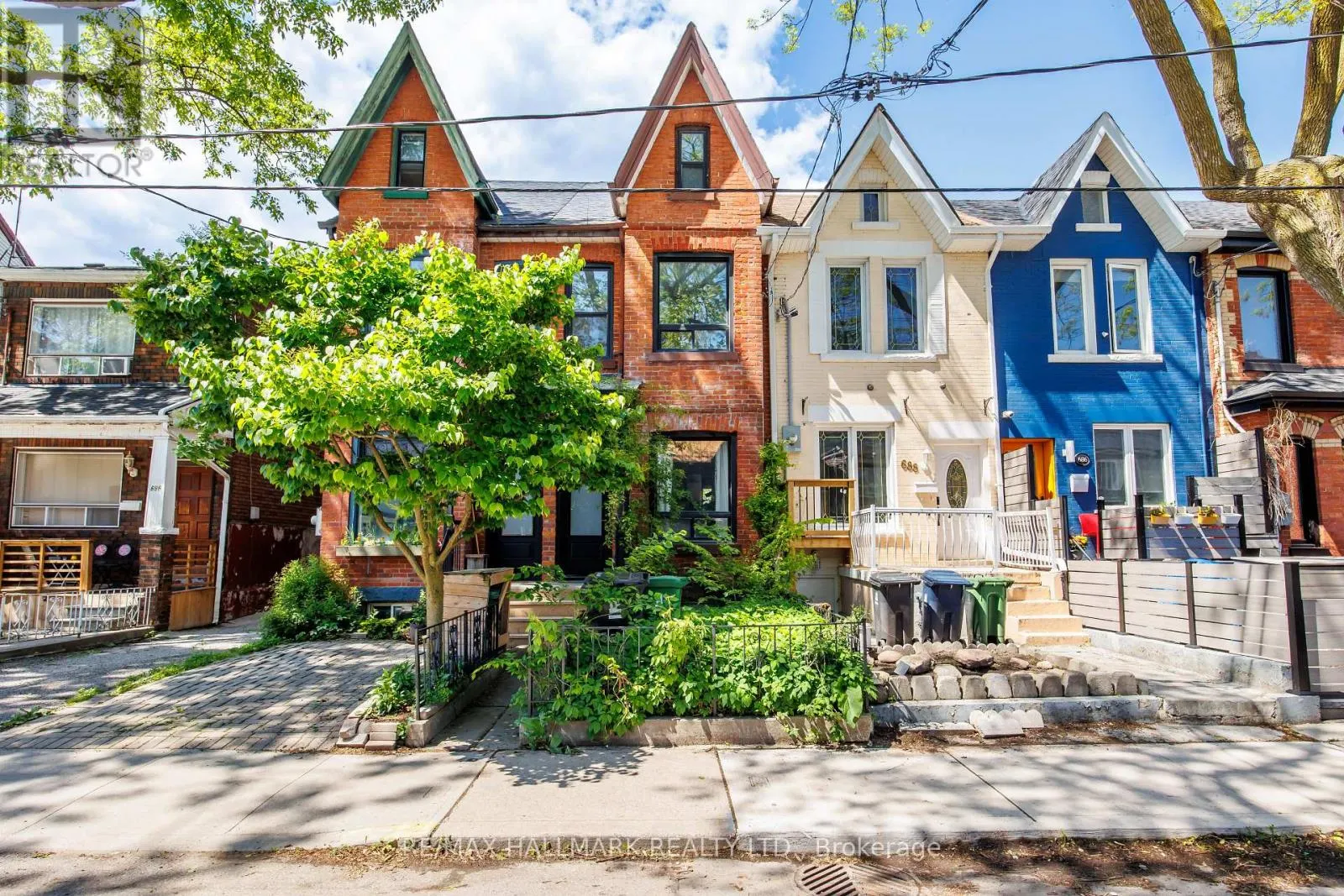 690 ADELAIDE STREET W