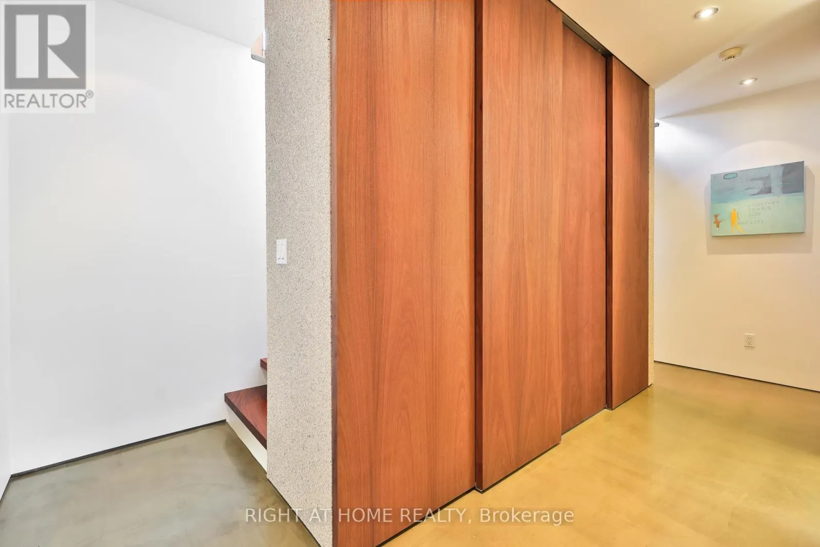 694 RICHMOND STREET W