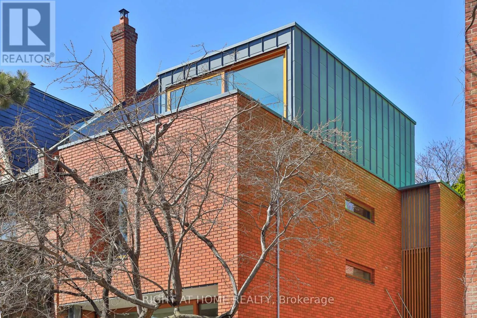 694 RICHMOND STREET W