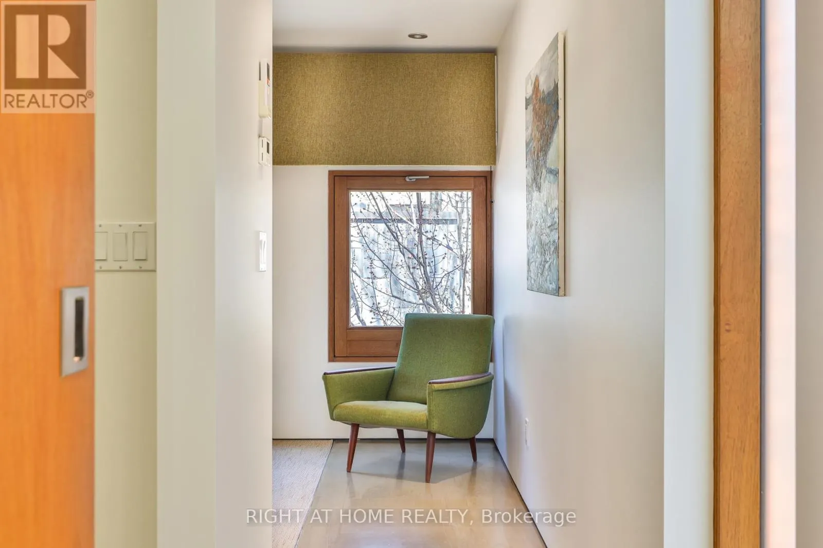 694 RICHMOND STREET W