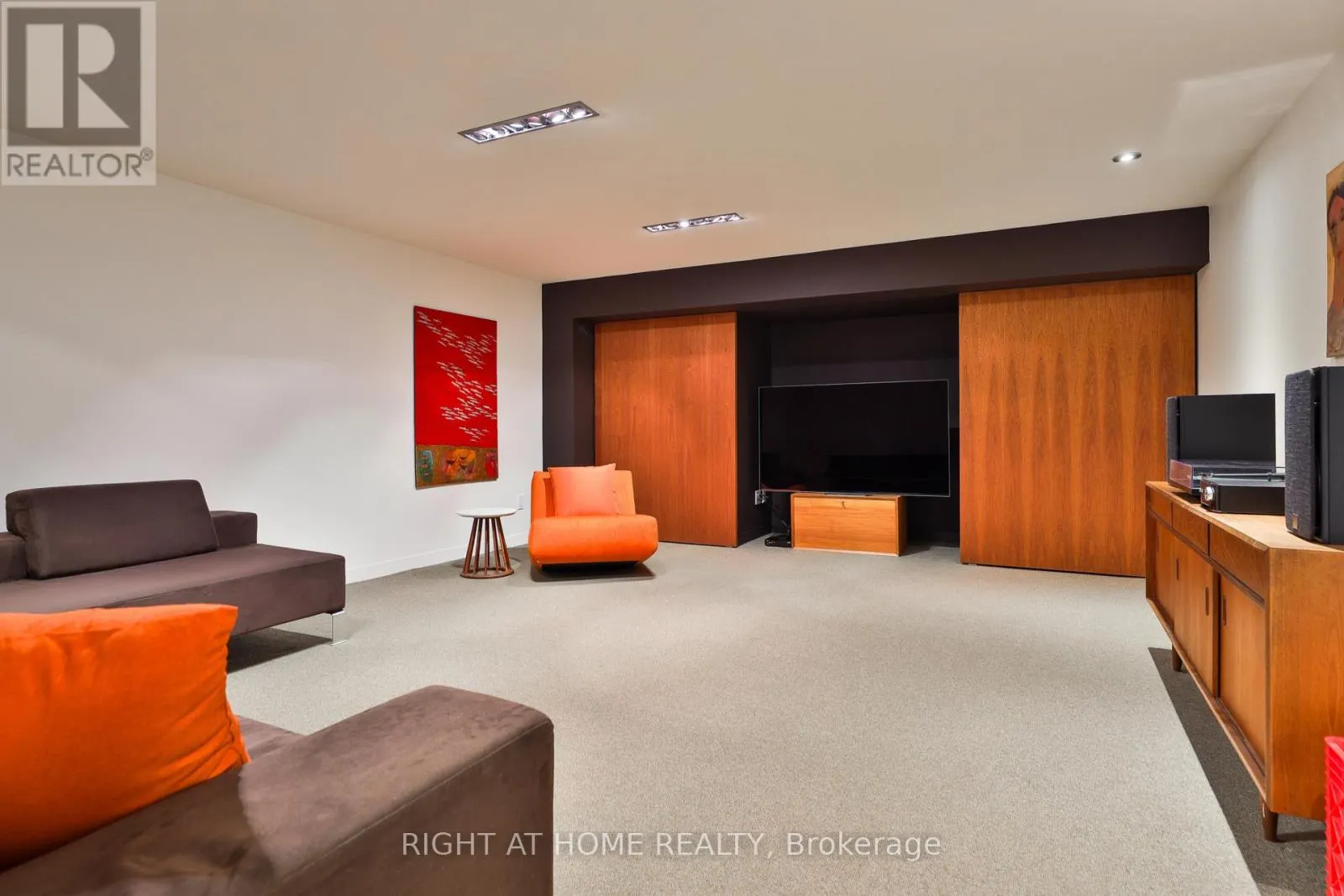 694 RICHMOND STREET W