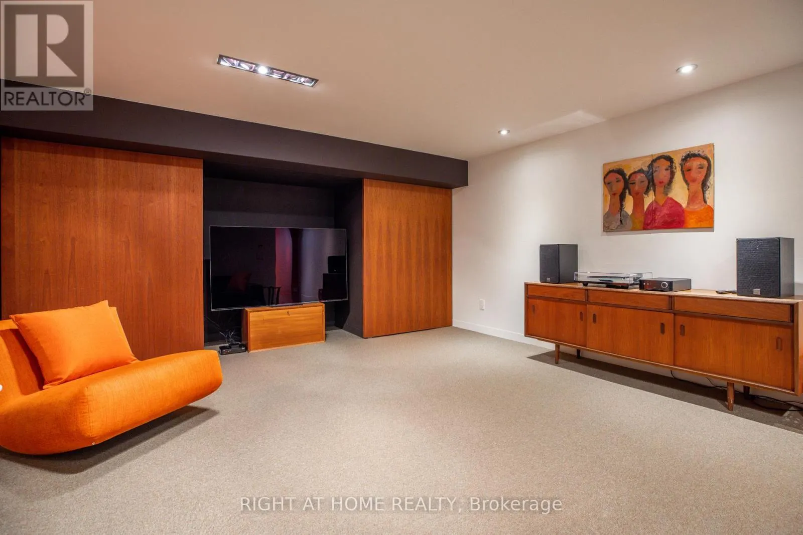 694 RICHMOND STREET W