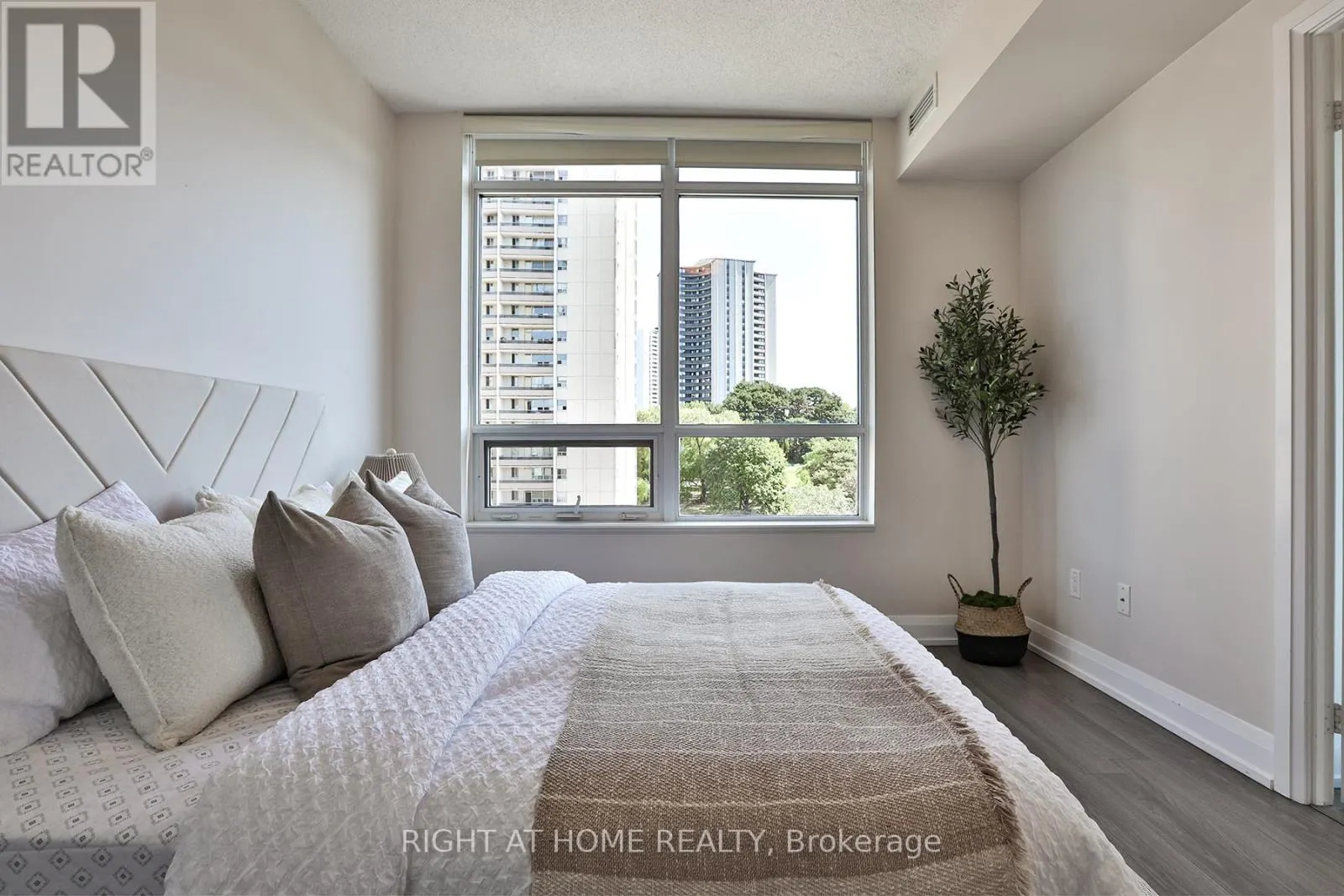 709 - 18 GRAYDON HALL DRIVE