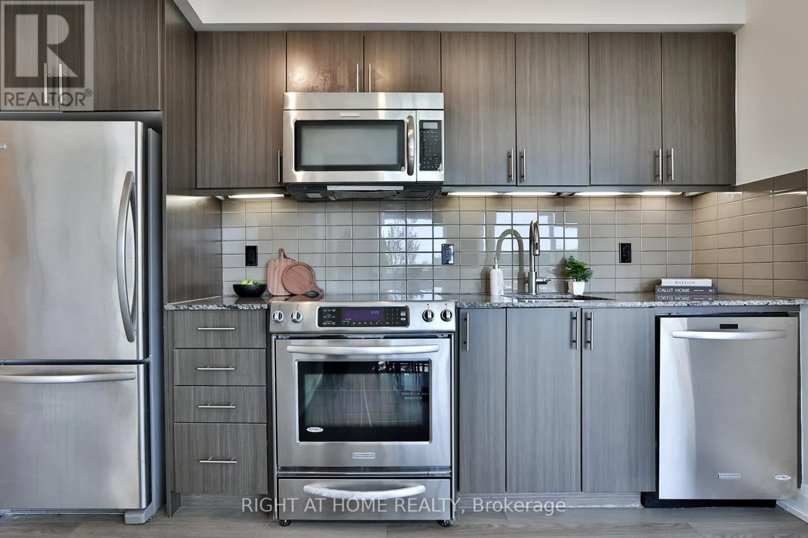 709 - 18 GRAYDON HALL DRIVE