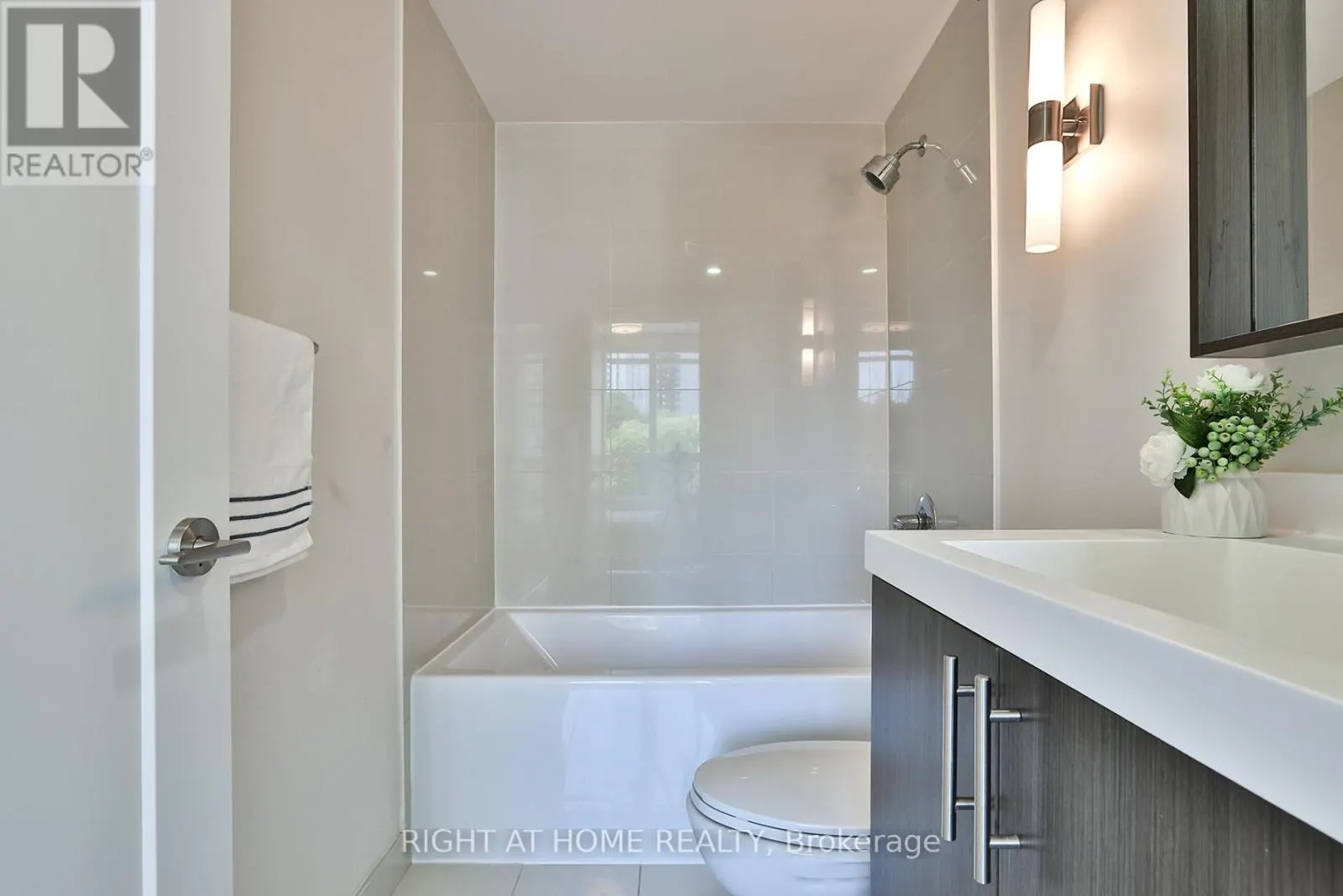 709 - 18 GRAYDON HALL DRIVE