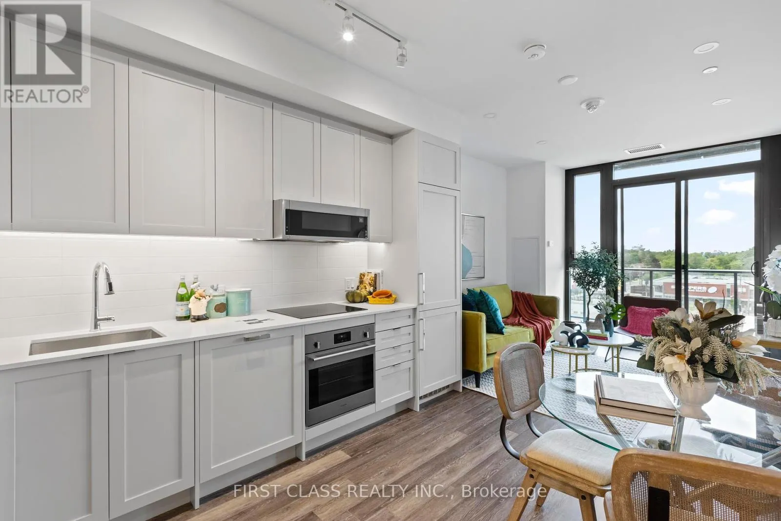 721 - 250 LAWRENCE AVENUE W