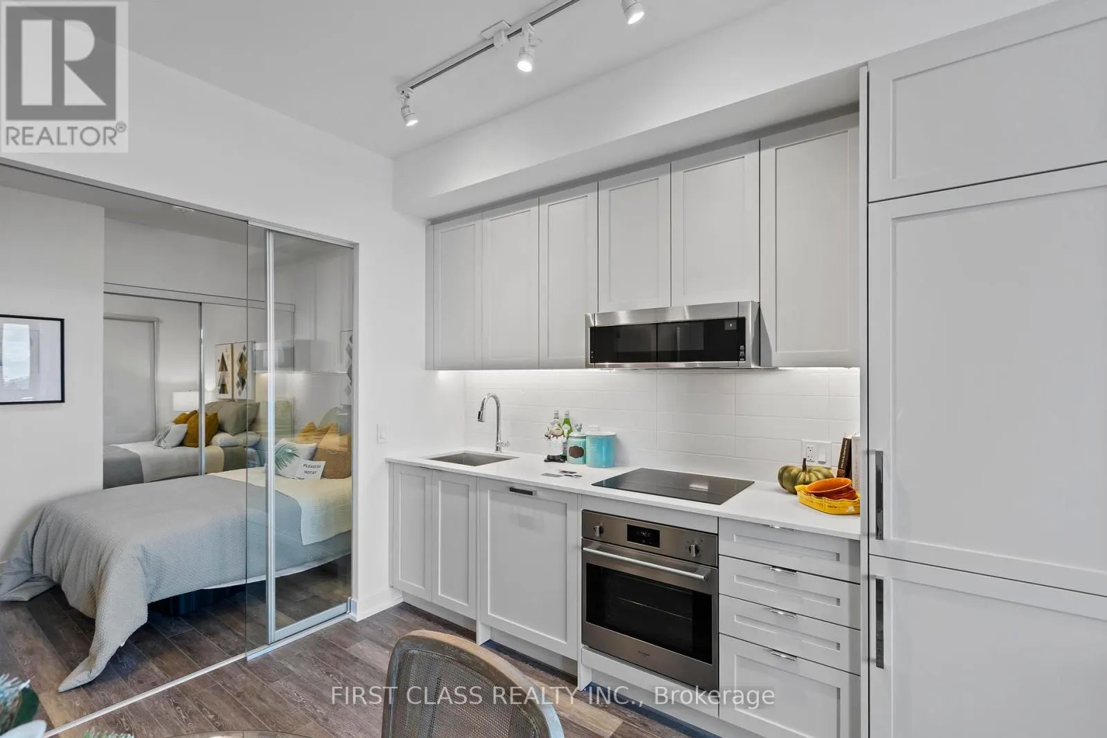 721 - 250 LAWRENCE AVENUE W