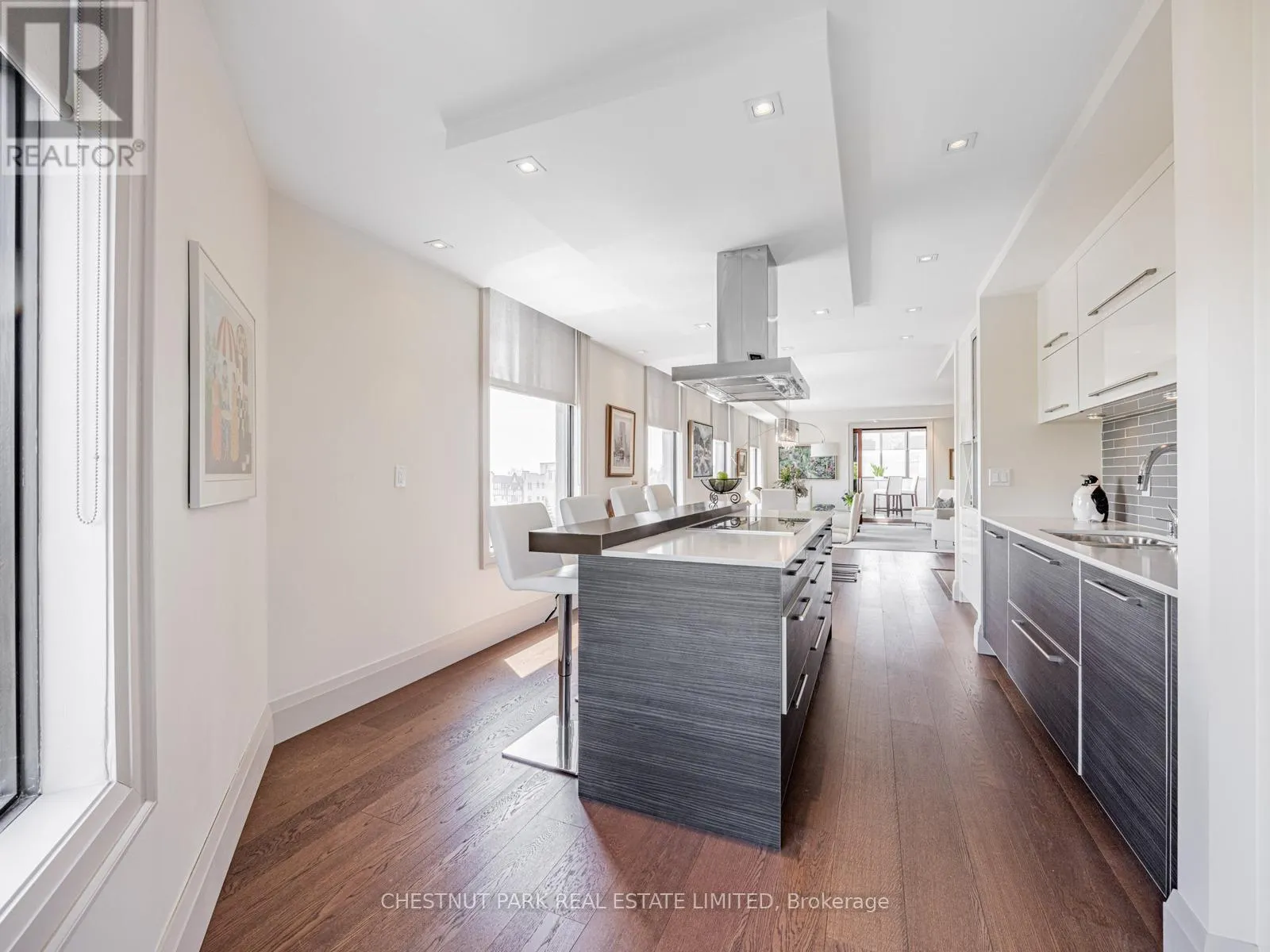 8 - 423 AVENUE ROAD