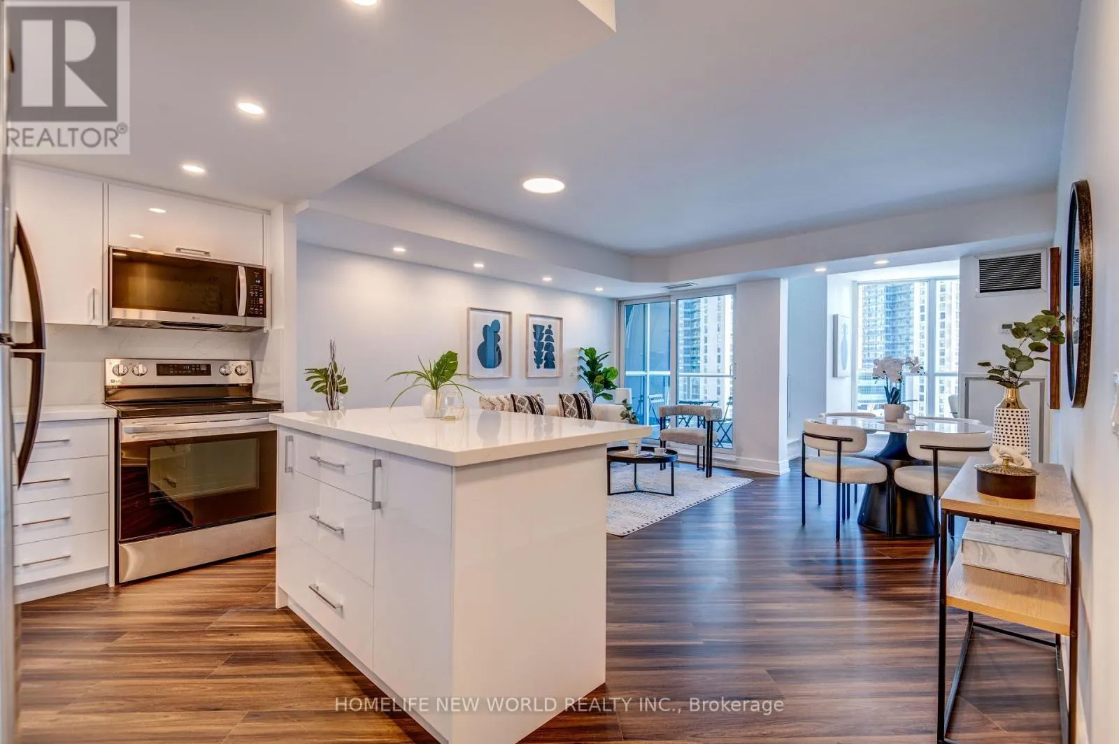 903 - 208 QUEENS QUAY W