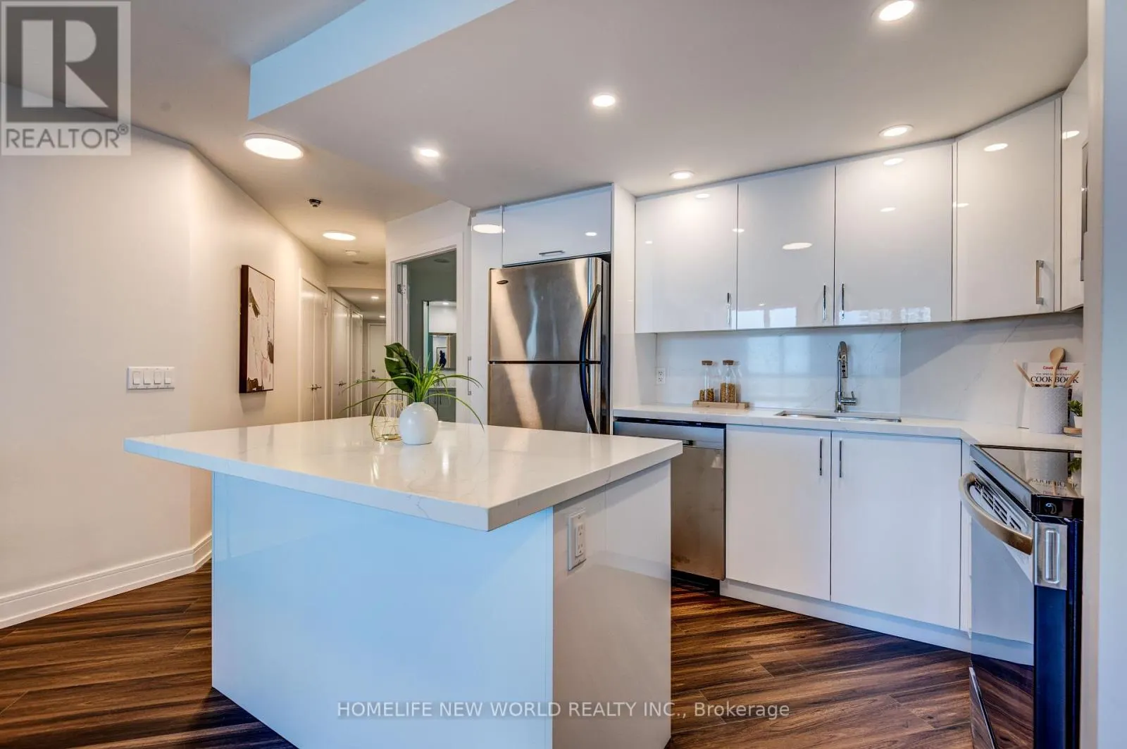 903 - 208 QUEENS QUAY W
