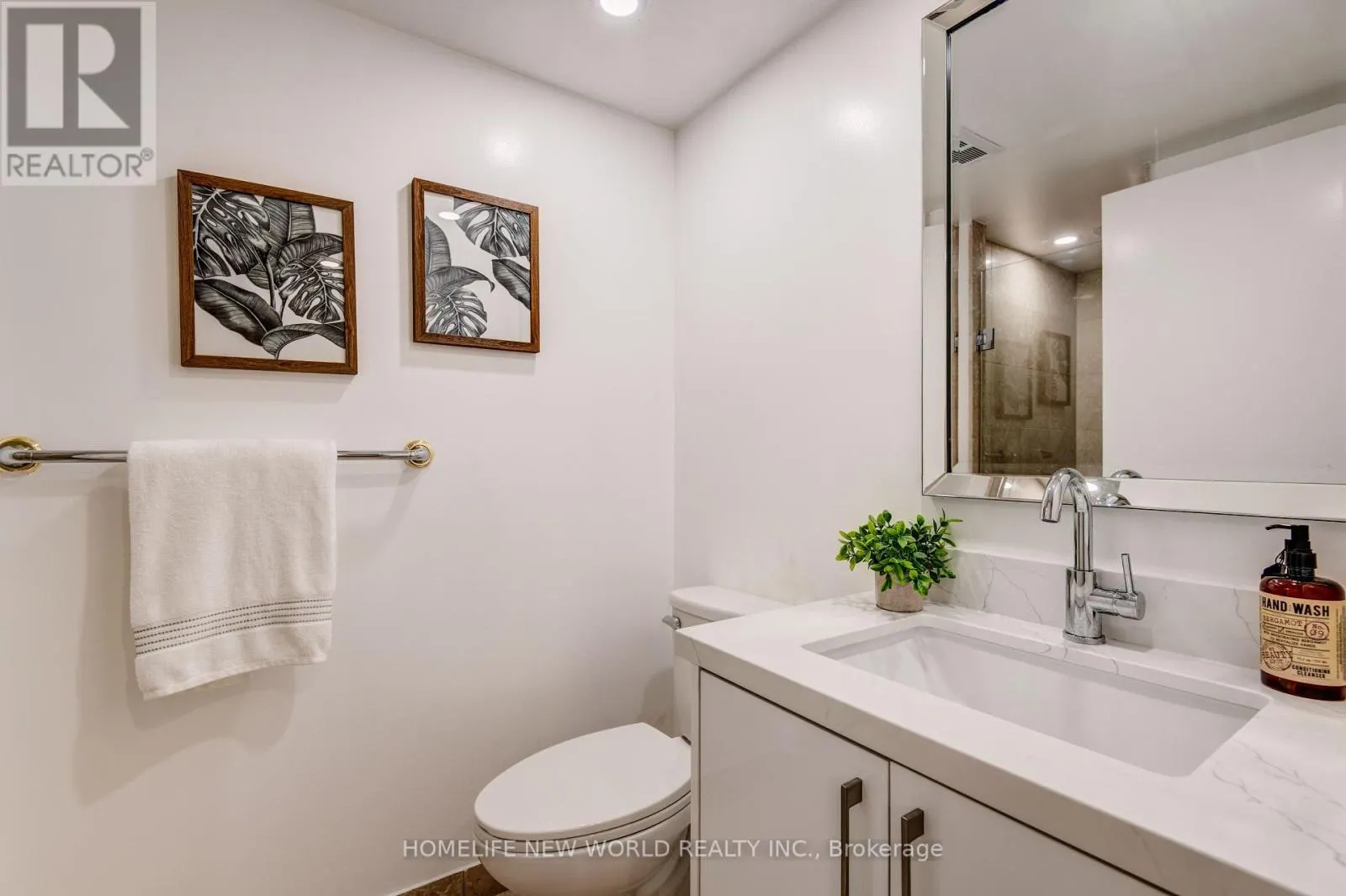 903 - 208 QUEENS QUAY W