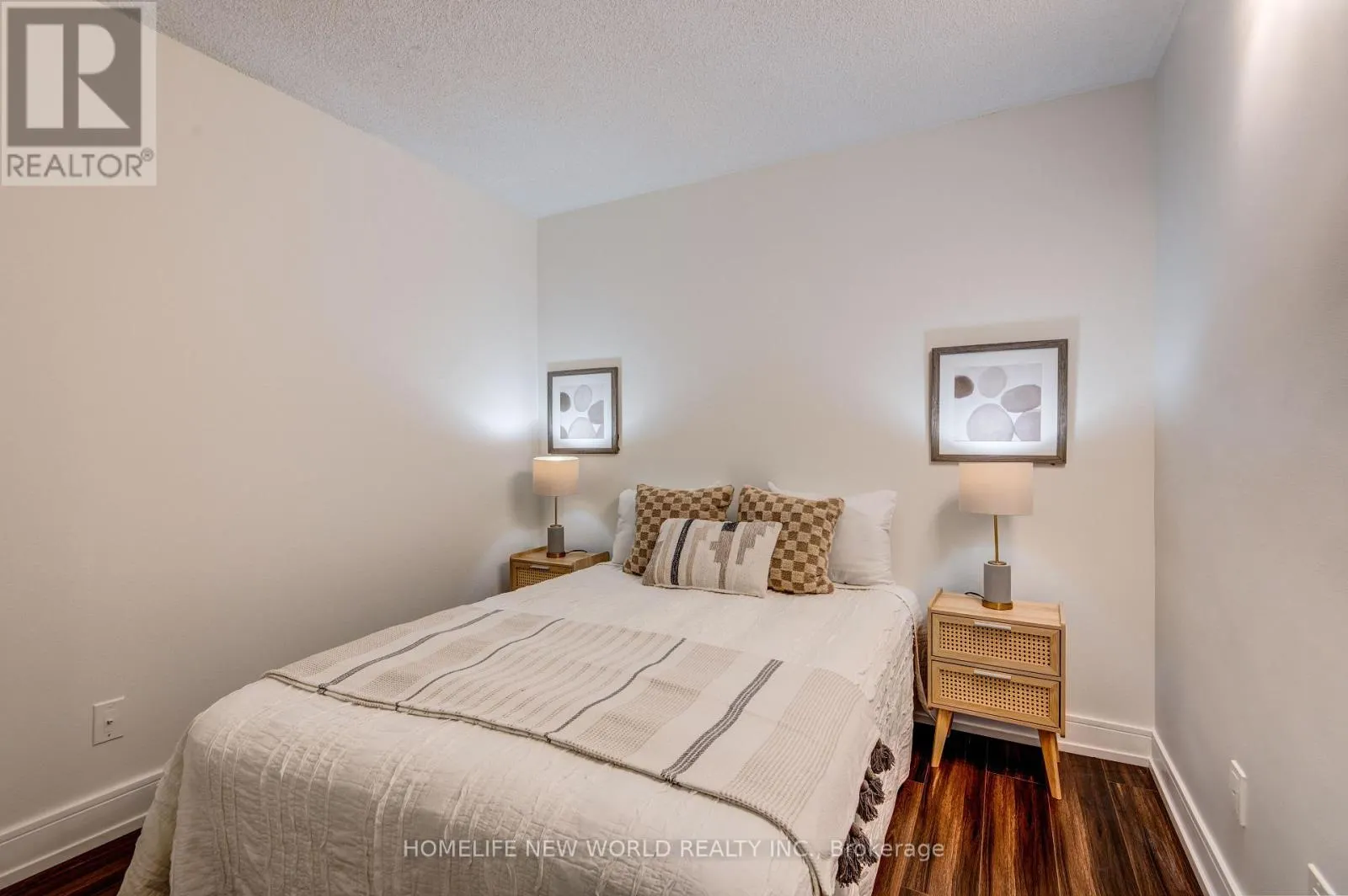 903 - 208 QUEENS QUAY W