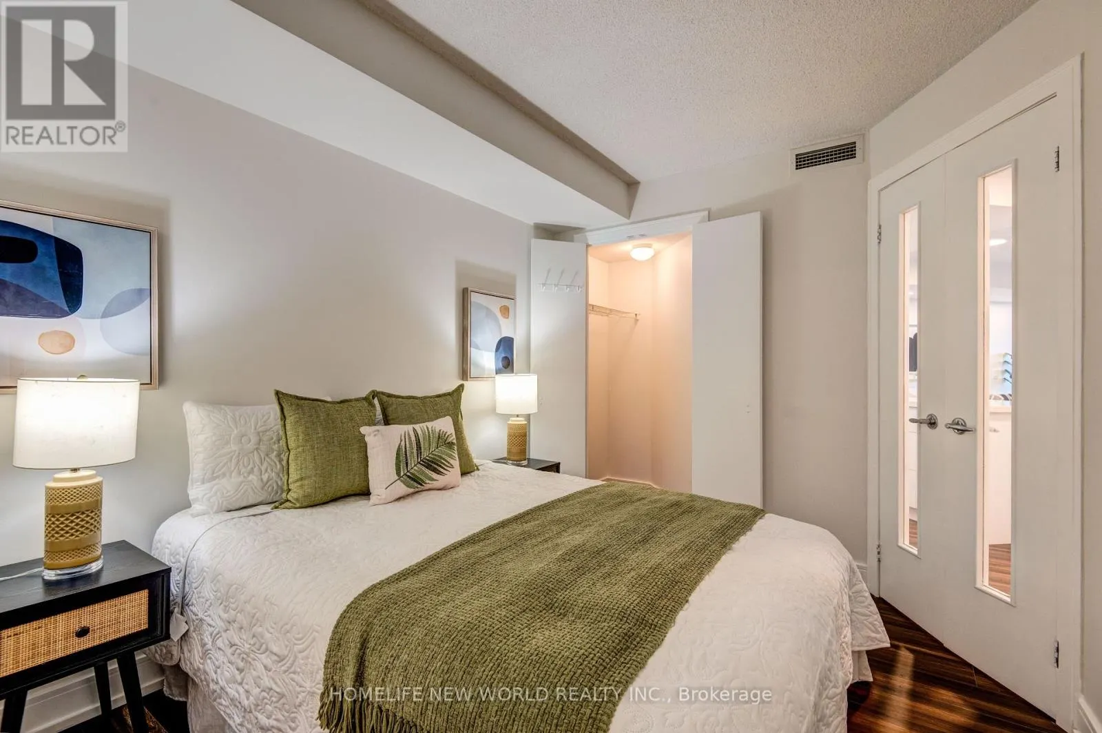 903 - 208 QUEENS QUAY W