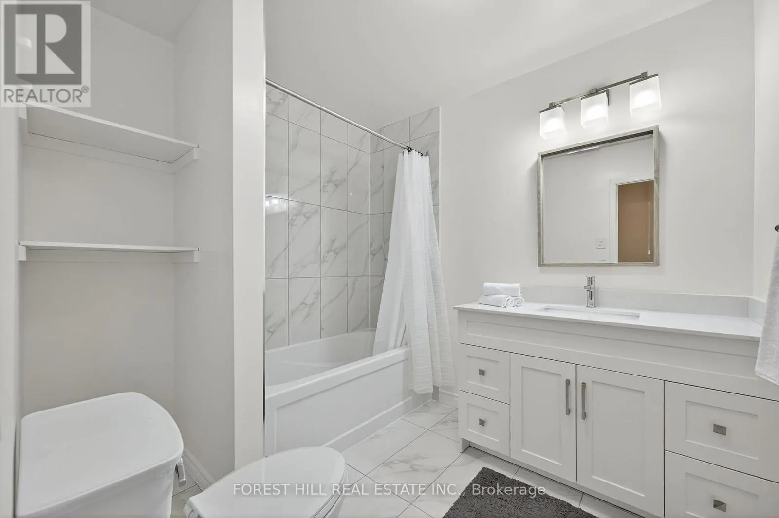 35 REGATTA CRESCENT