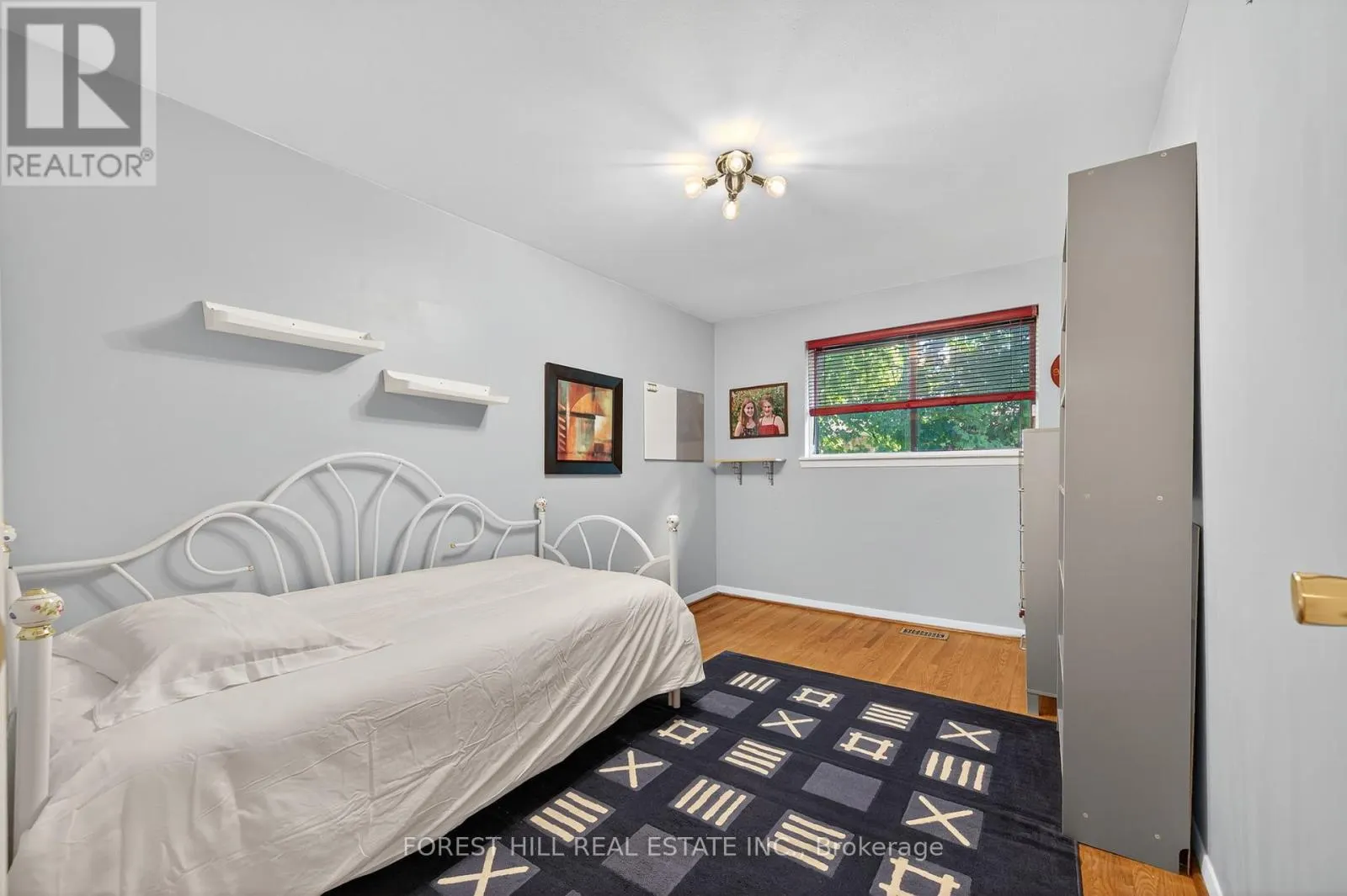 35 REGATTA CRESCENT