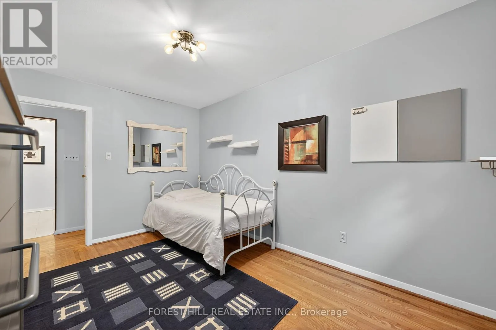 35 REGATTA CRESCENT