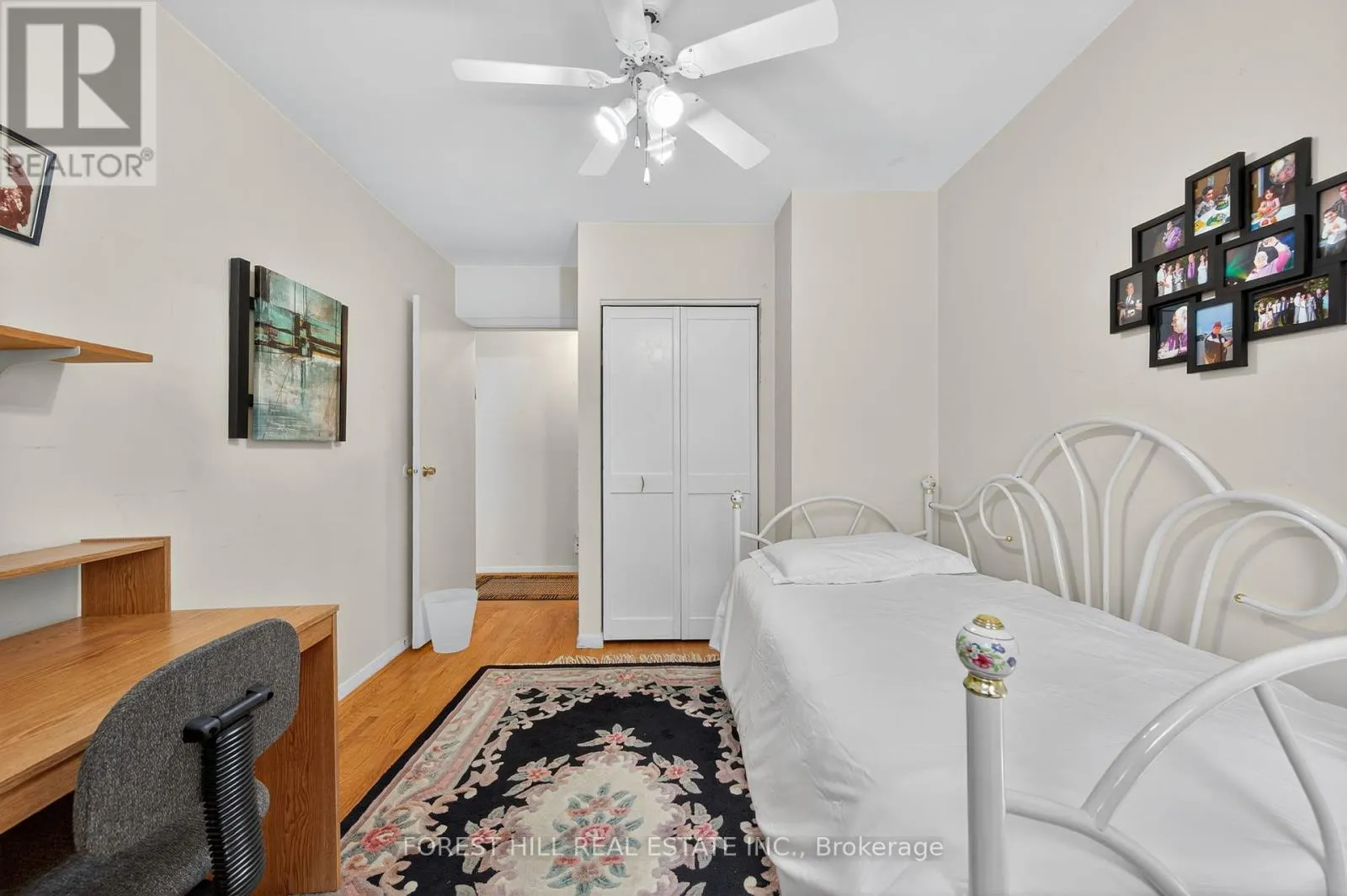 35 REGATTA CRESCENT