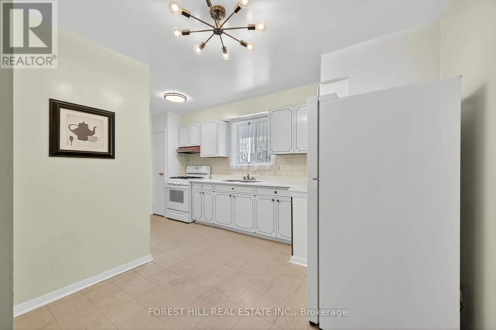 35 REGATTA CRESCENT