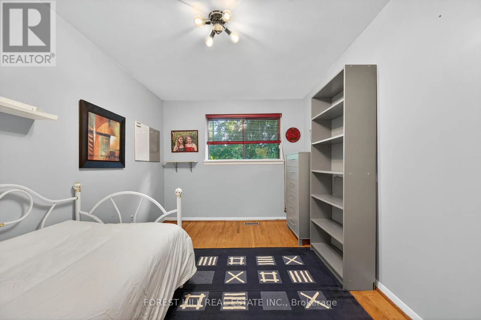 35 REGATTA CRESCENT