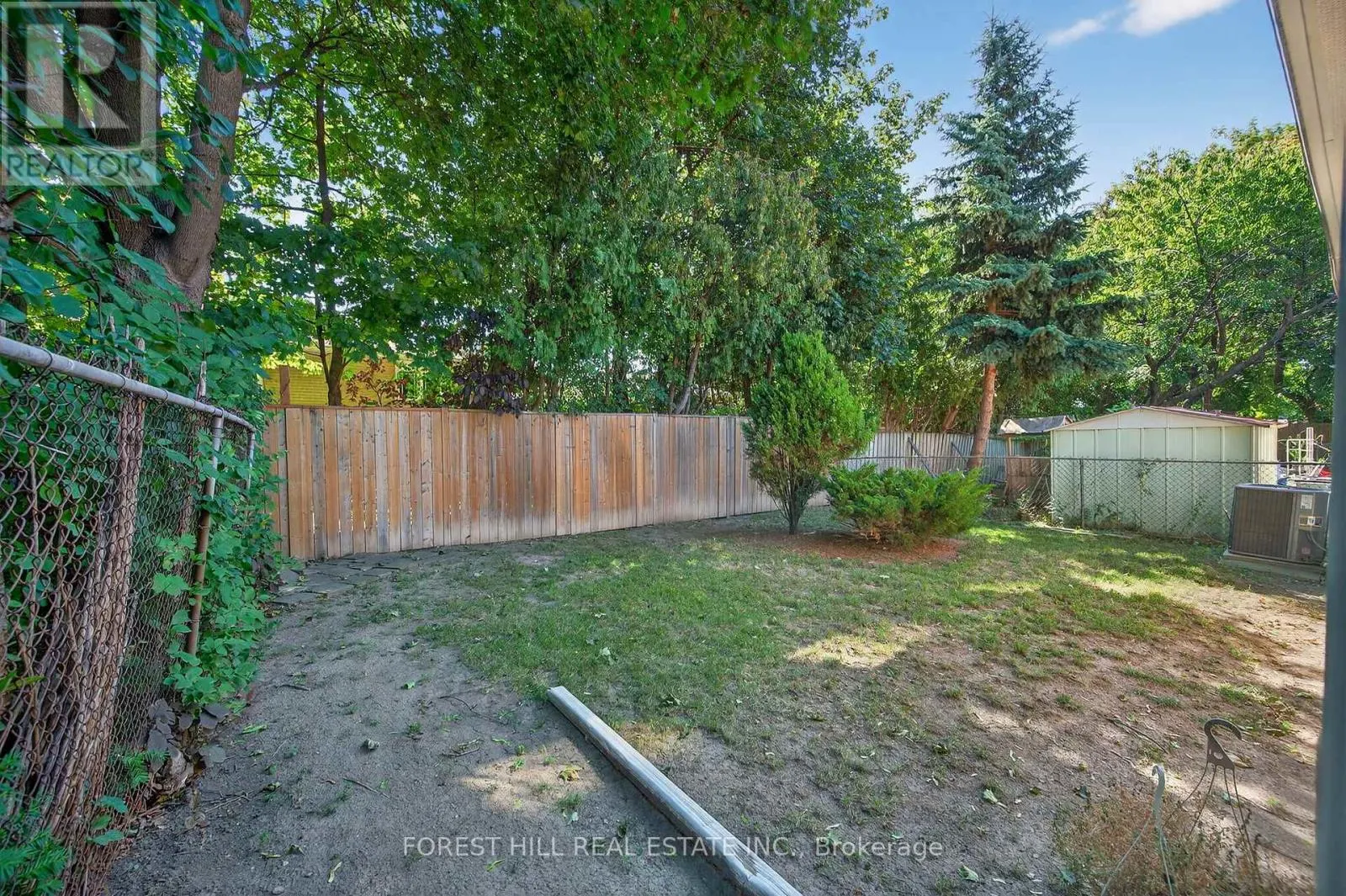 35 REGATTA CRESCENT