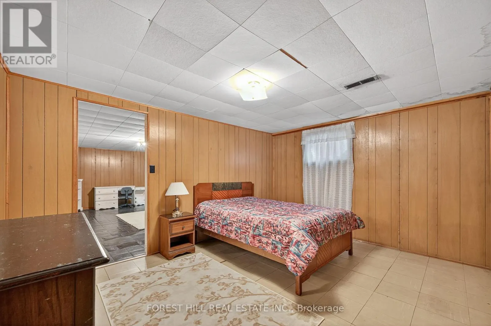 35 REGATTA CRESCENT