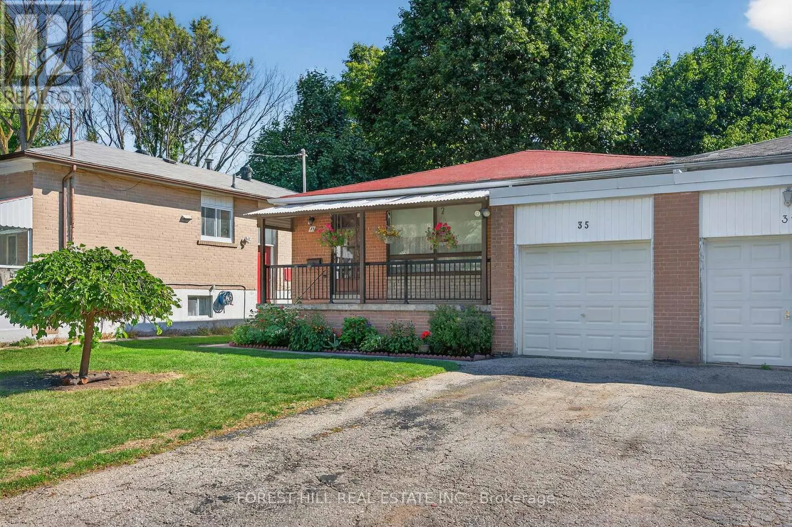 35 REGATTA CRESCENT